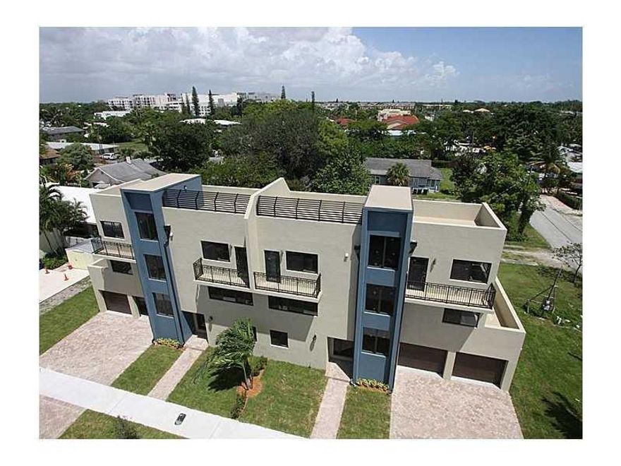 Luxurious & Contemporary Victoria Park Townhouse with a  spacious rooftop Patio! Rooftop Views above the Tree Line to downtown and surrounding neighborhood.  Separate & Open Living areas. Large Living Room. Stunning Kitchen and Bathrooms. Granite Steps. Very Large Laundry Room. 3 A/C's. Minutes to Shopping, Beach, Downtown & Highways.