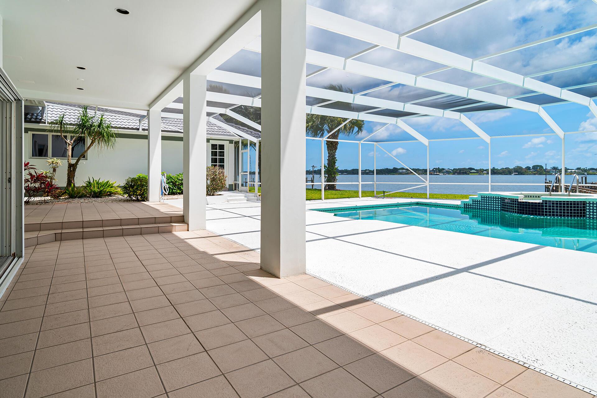 Snug Harbor S F Cond - Residential