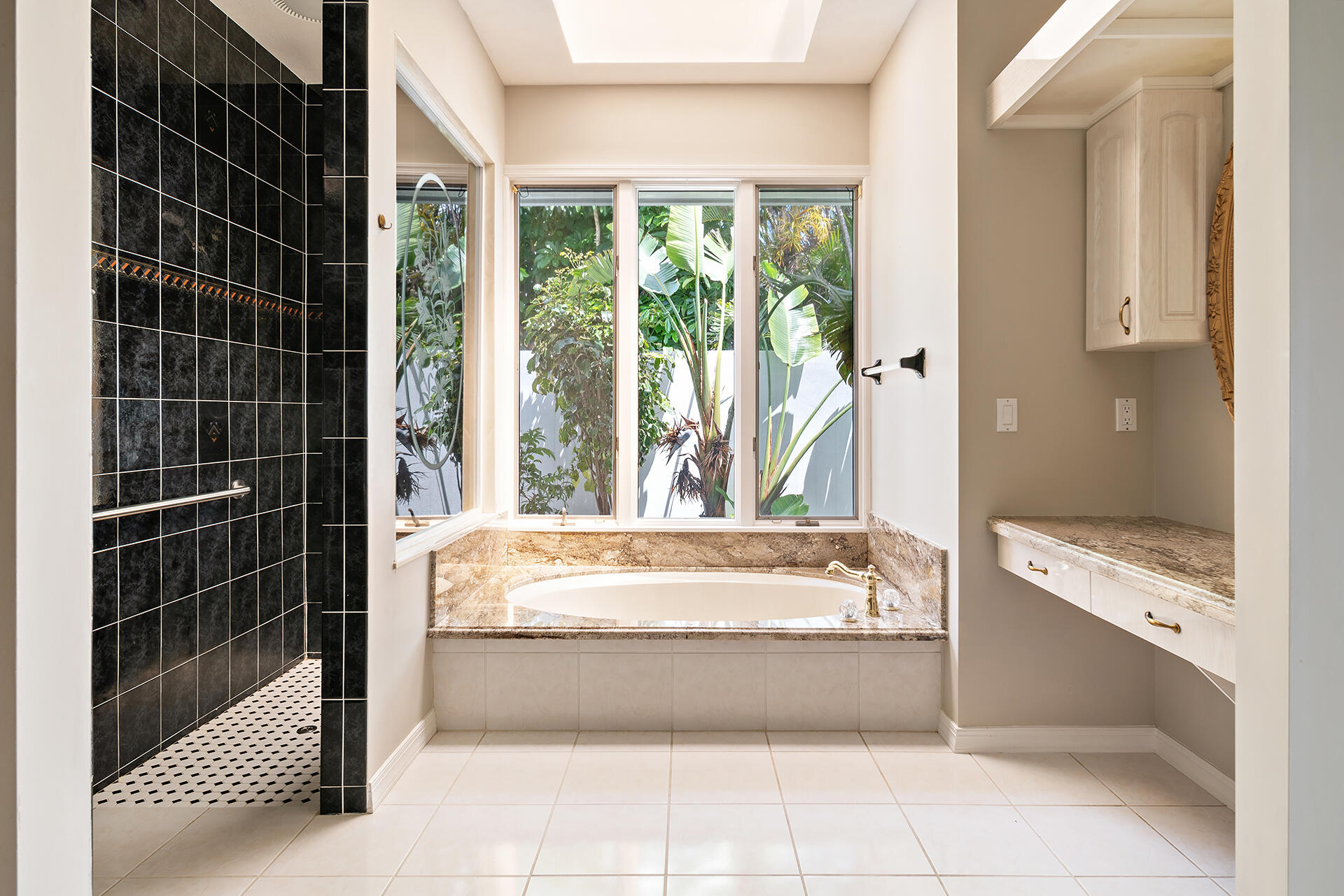 Snug Harbor S F Cond - Residential