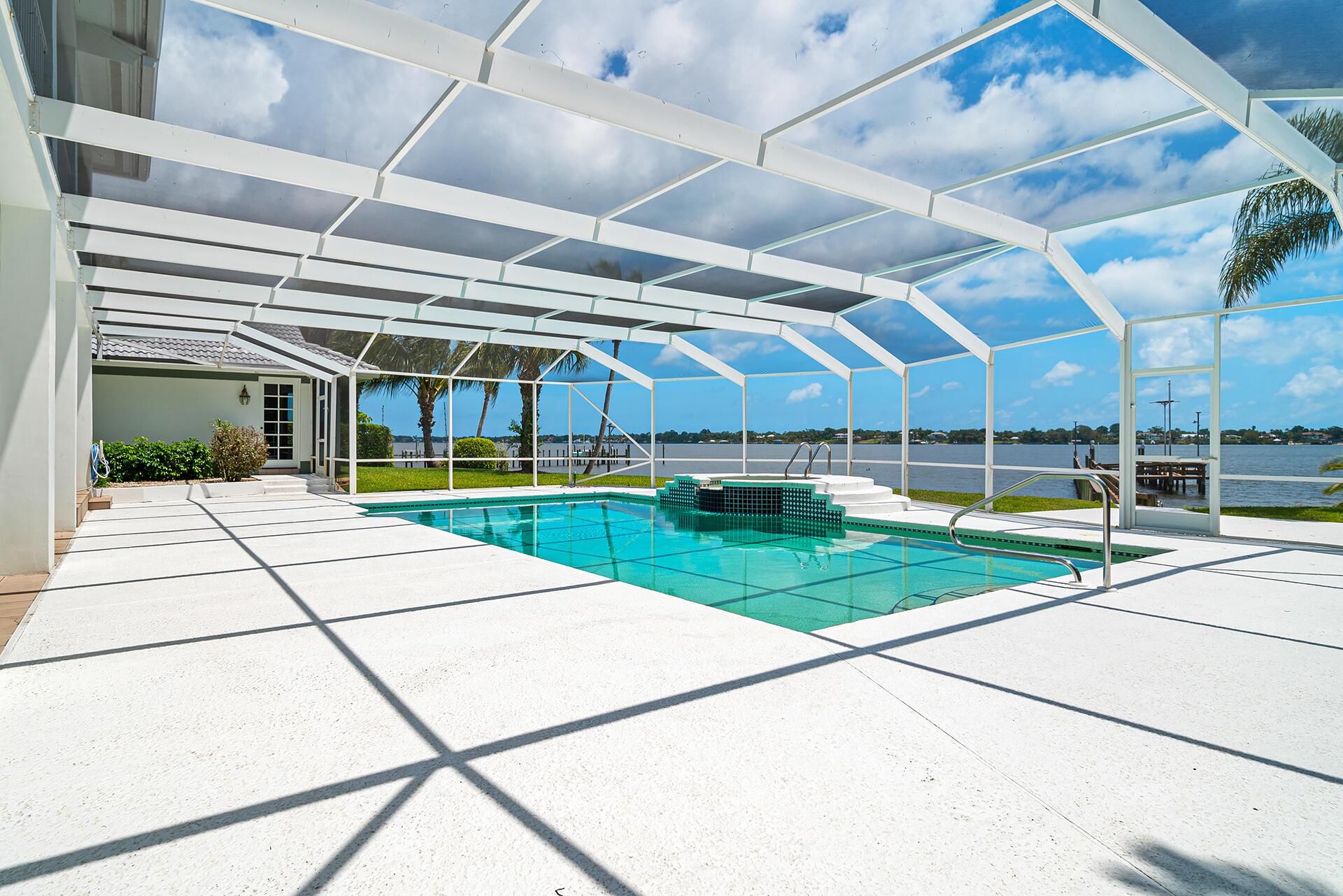 Snug Harbor S F Cond - Residential