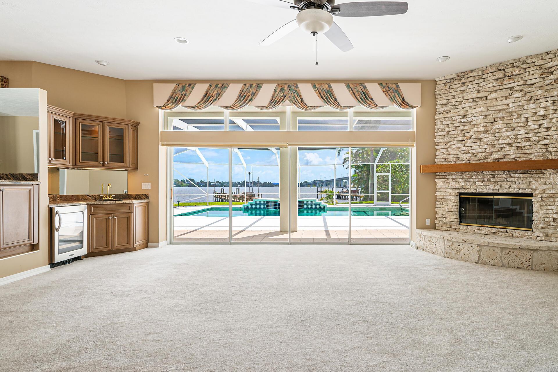 Snug Harbor S F Cond - Residential