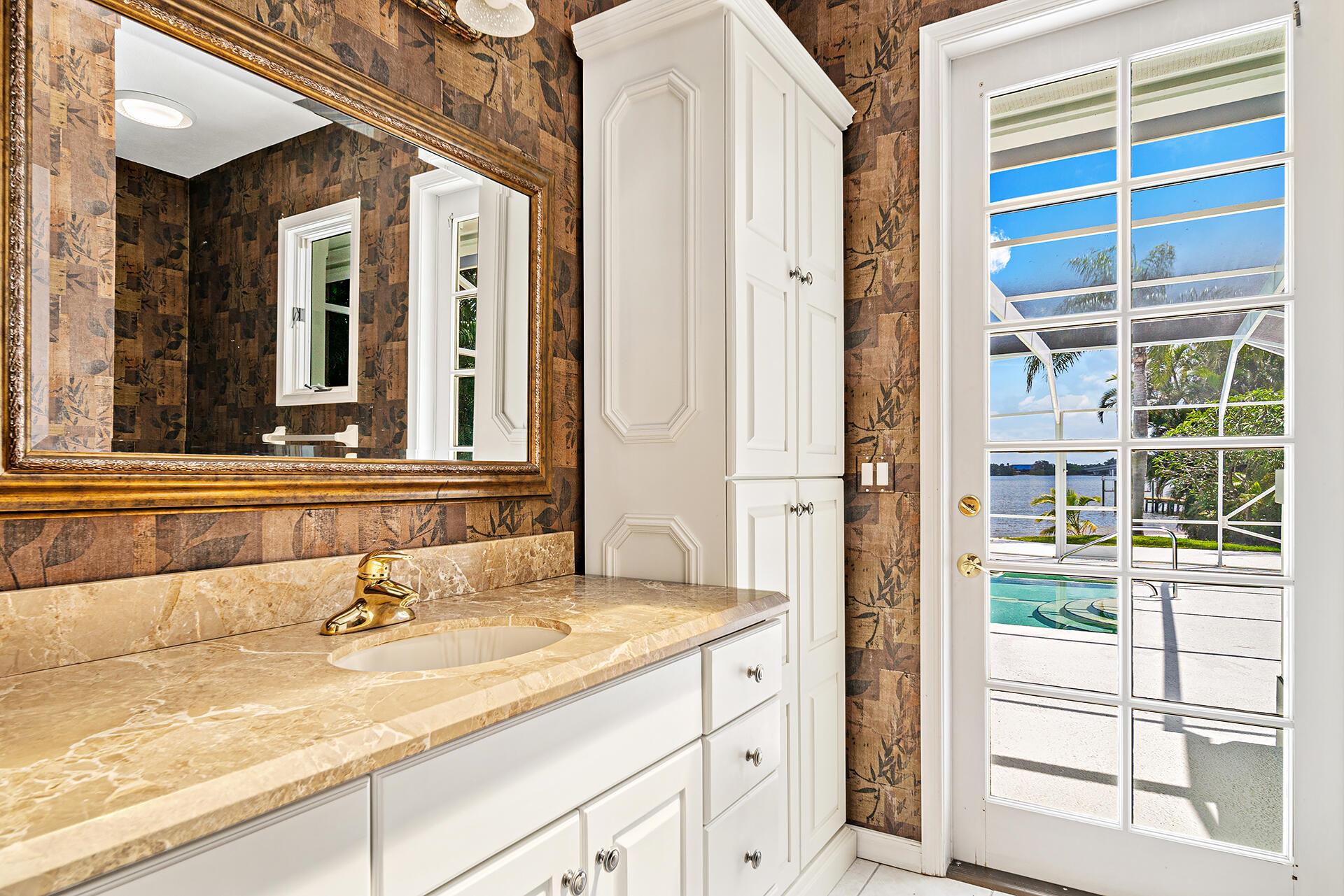 Snug Harbor S F Cond - Residential