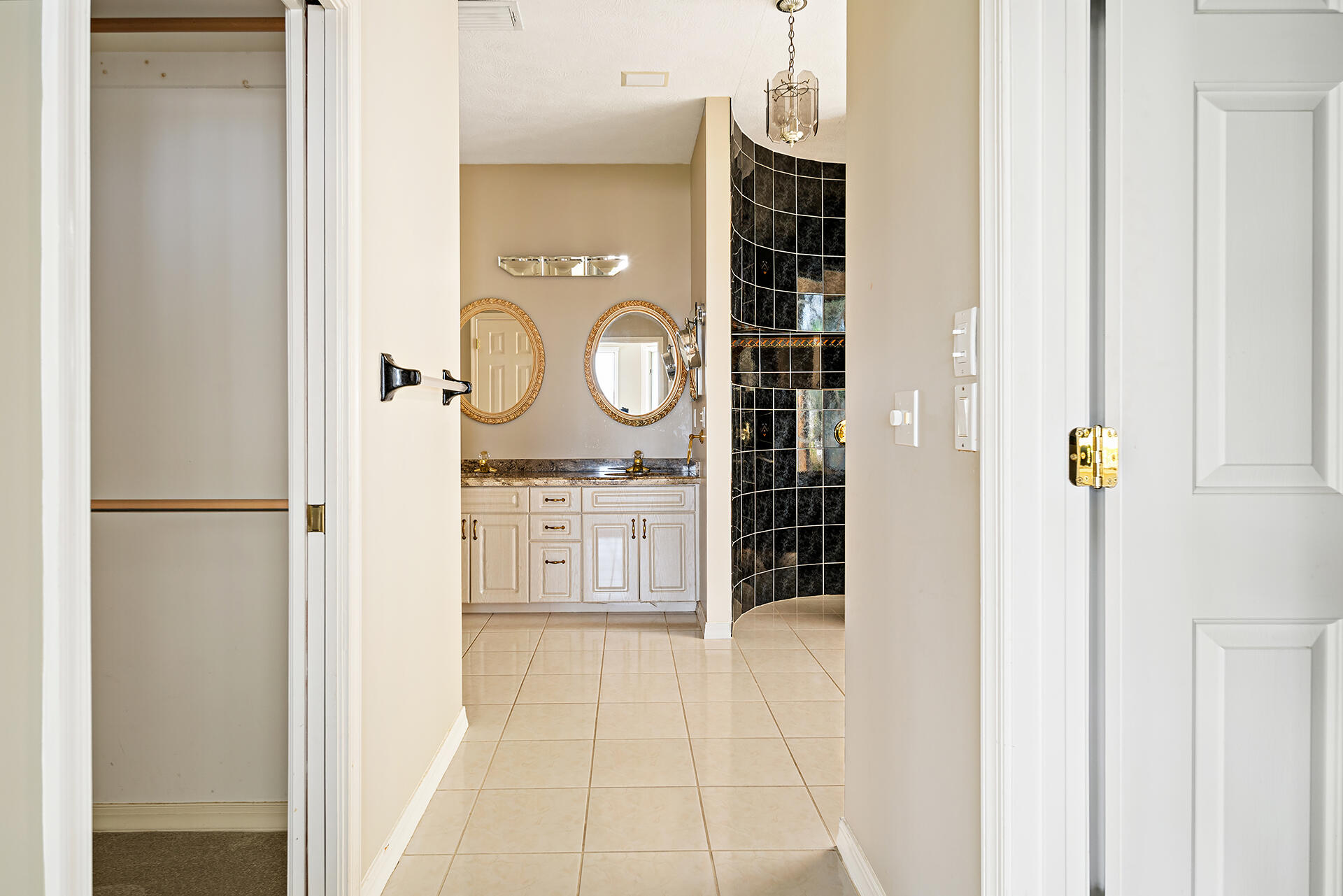 Snug Harbor S F Cond - Residential