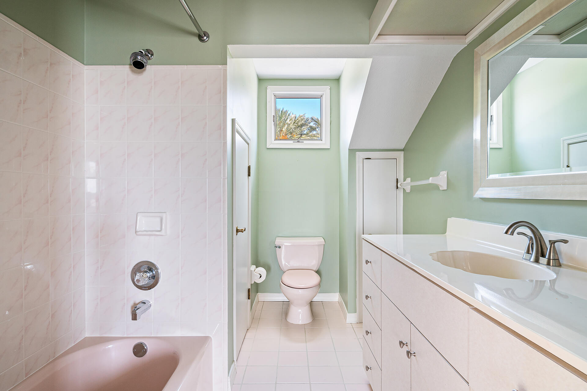 Snug Harbor S F Cond - Residential