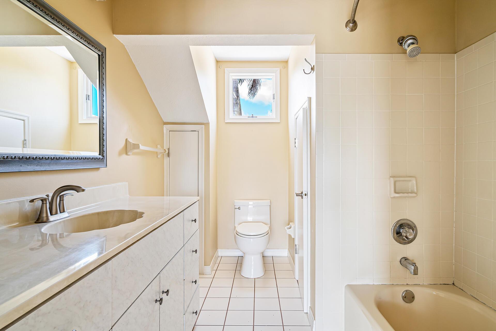 Snug Harbor S F Cond - Residential