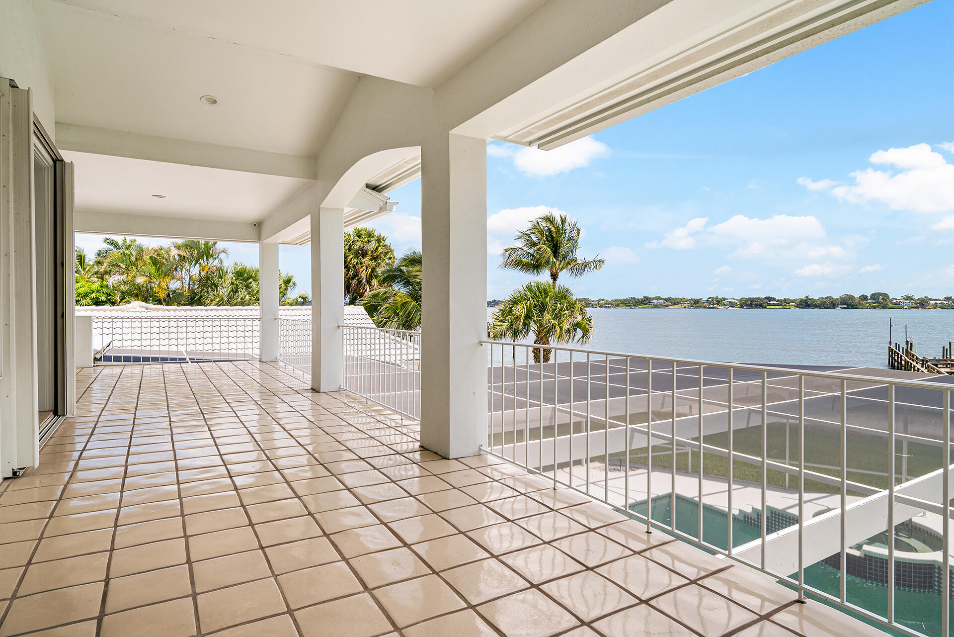 Snug Harbor S F Cond - Residential