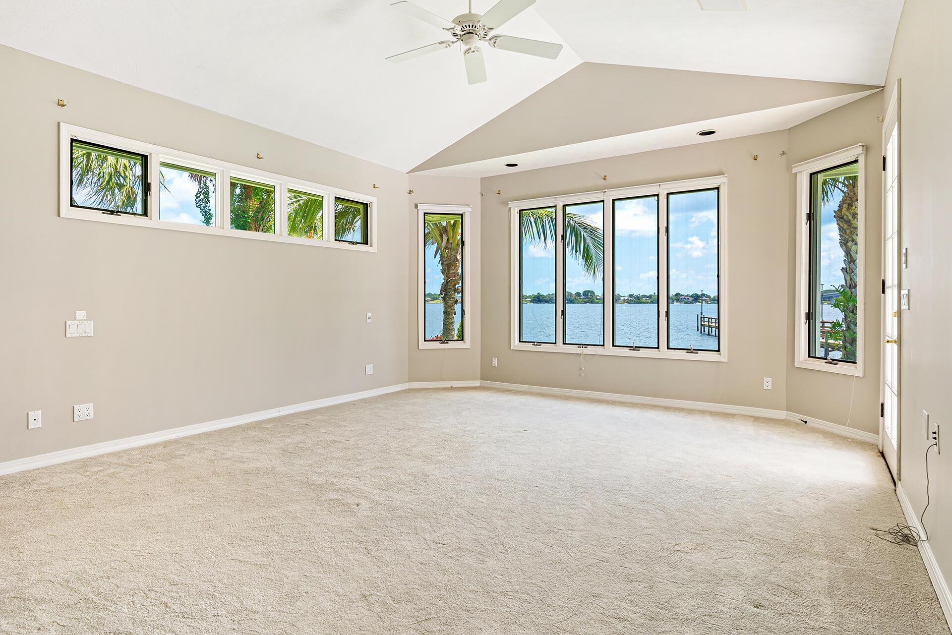 Snug Harbor S F Cond - Residential