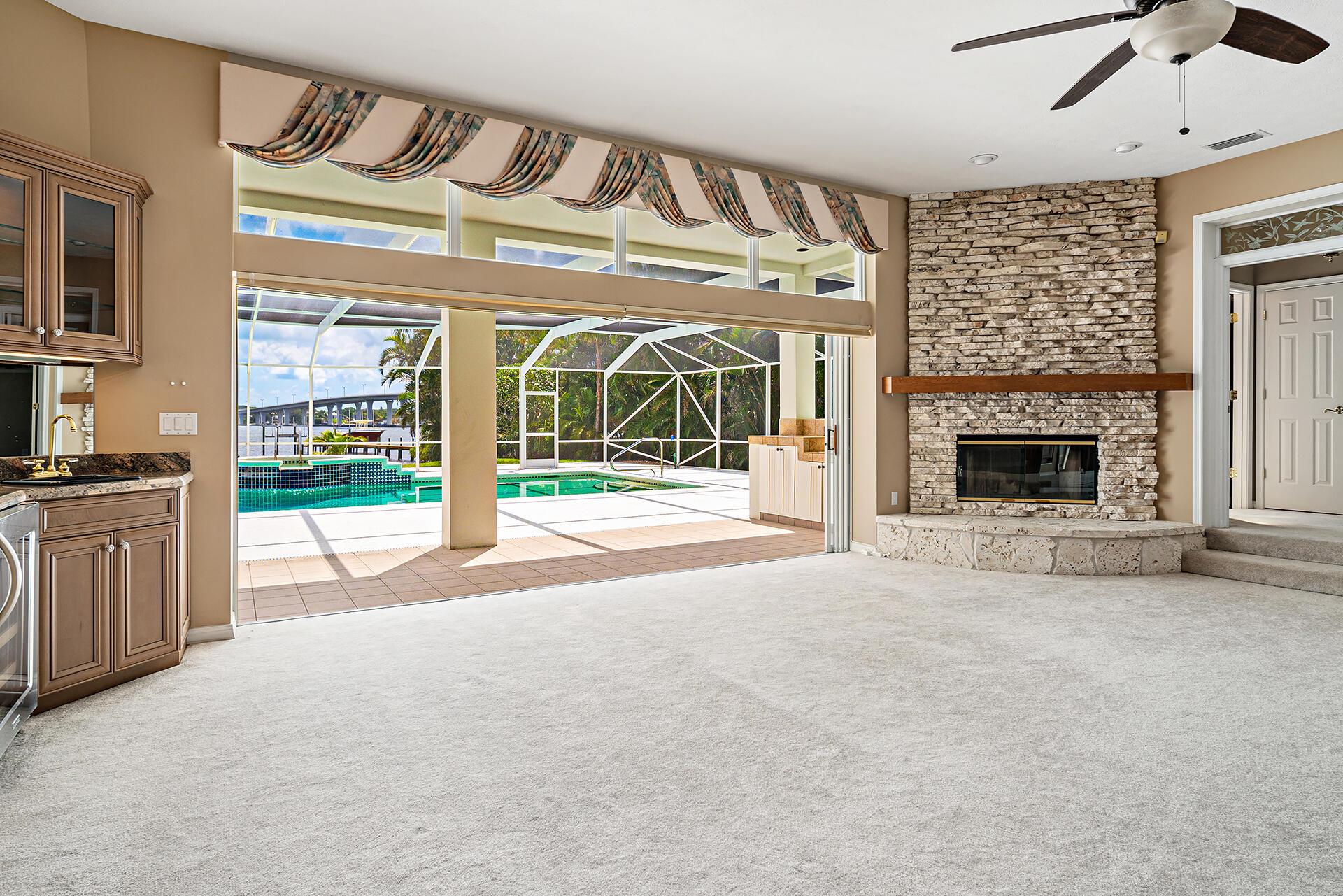 Snug Harbor S F Cond - Residential