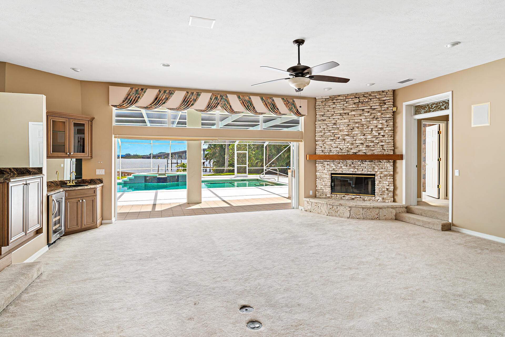 Snug Harbor S F Cond - Residential