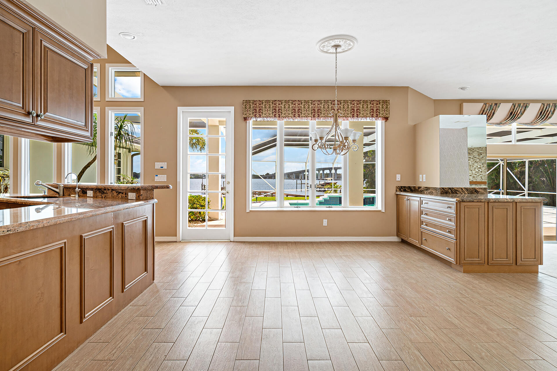 Snug Harbor S F Cond - Residential