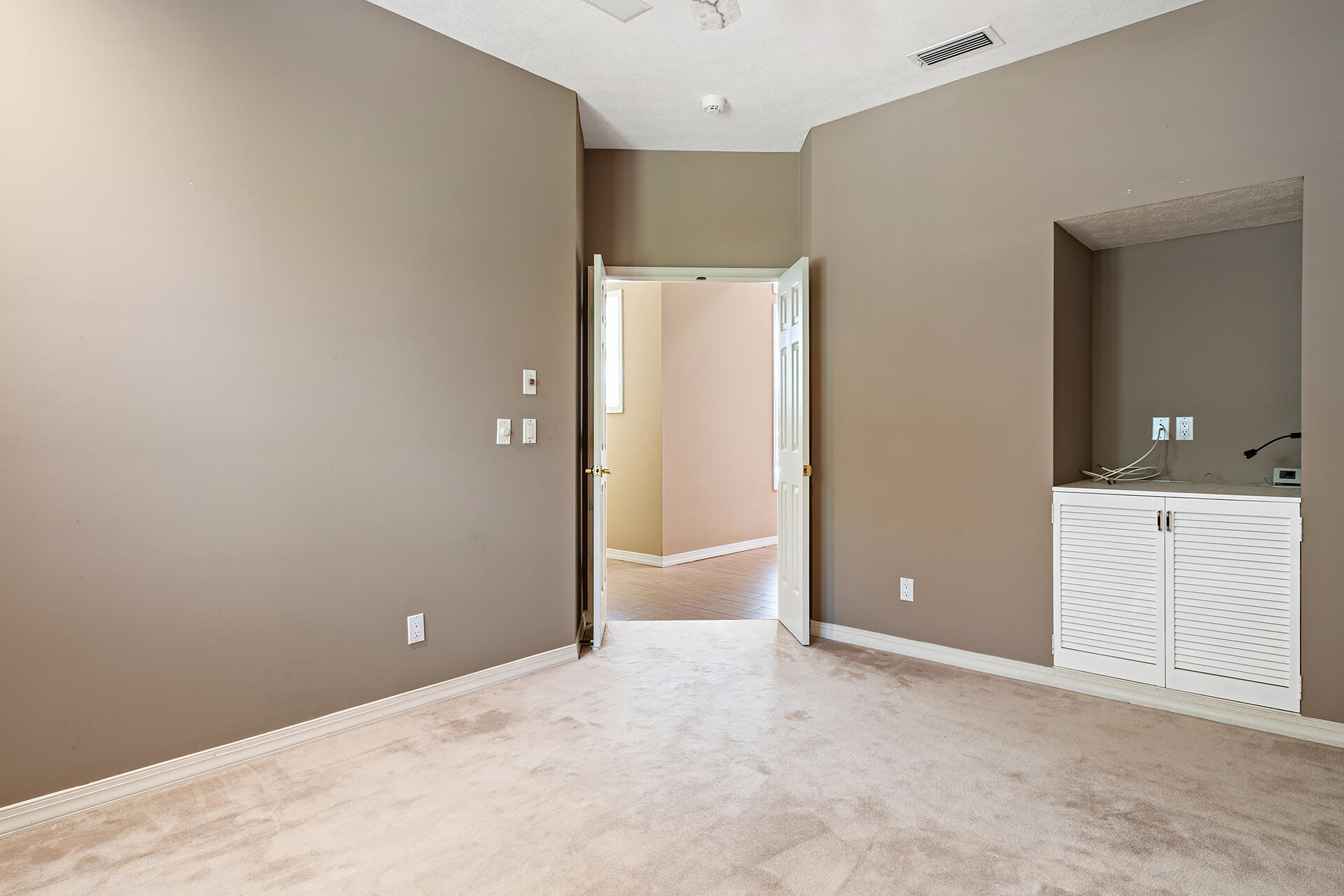 Snug Harbor S F Cond - Residential