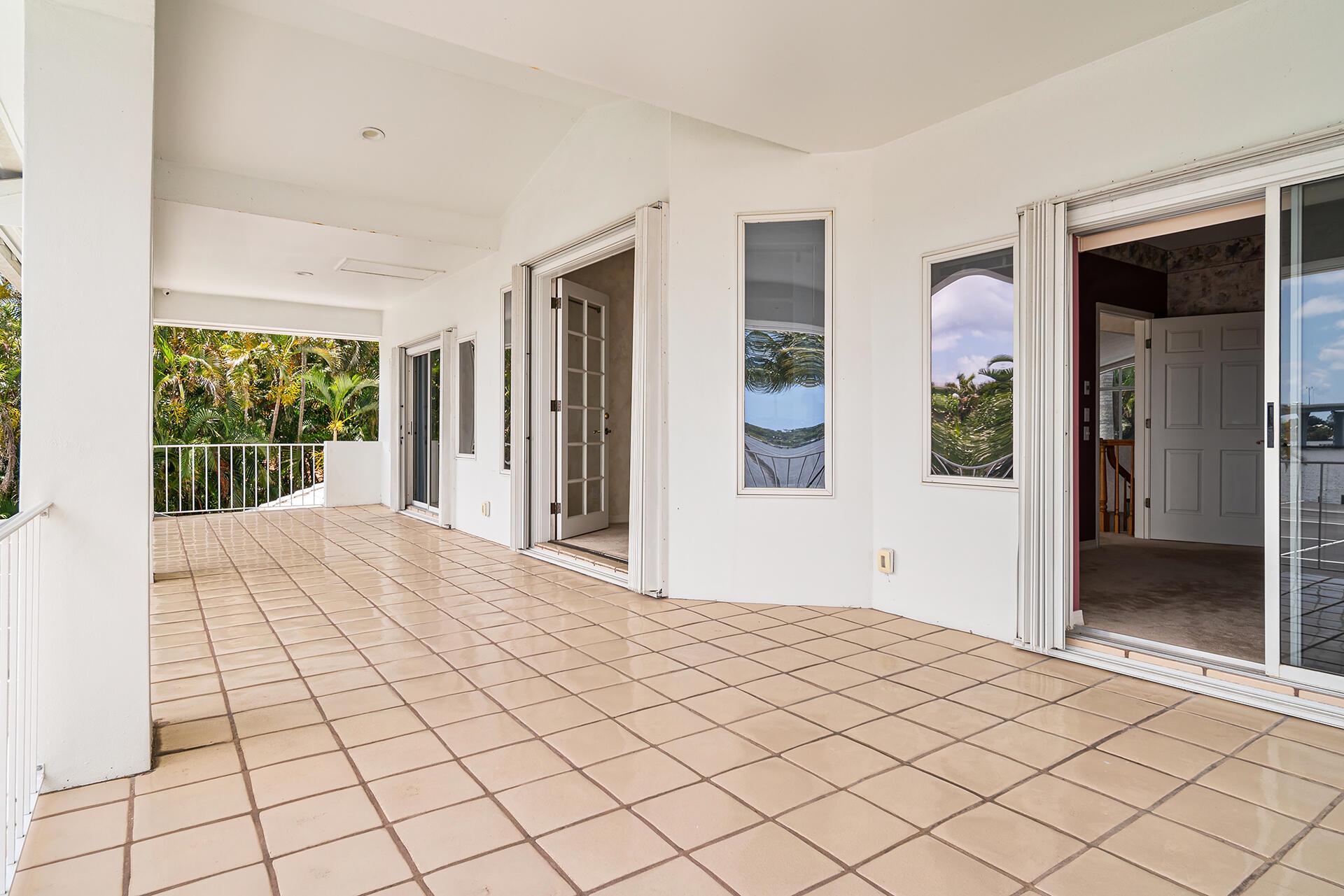 Snug Harbor S F Cond - Residential