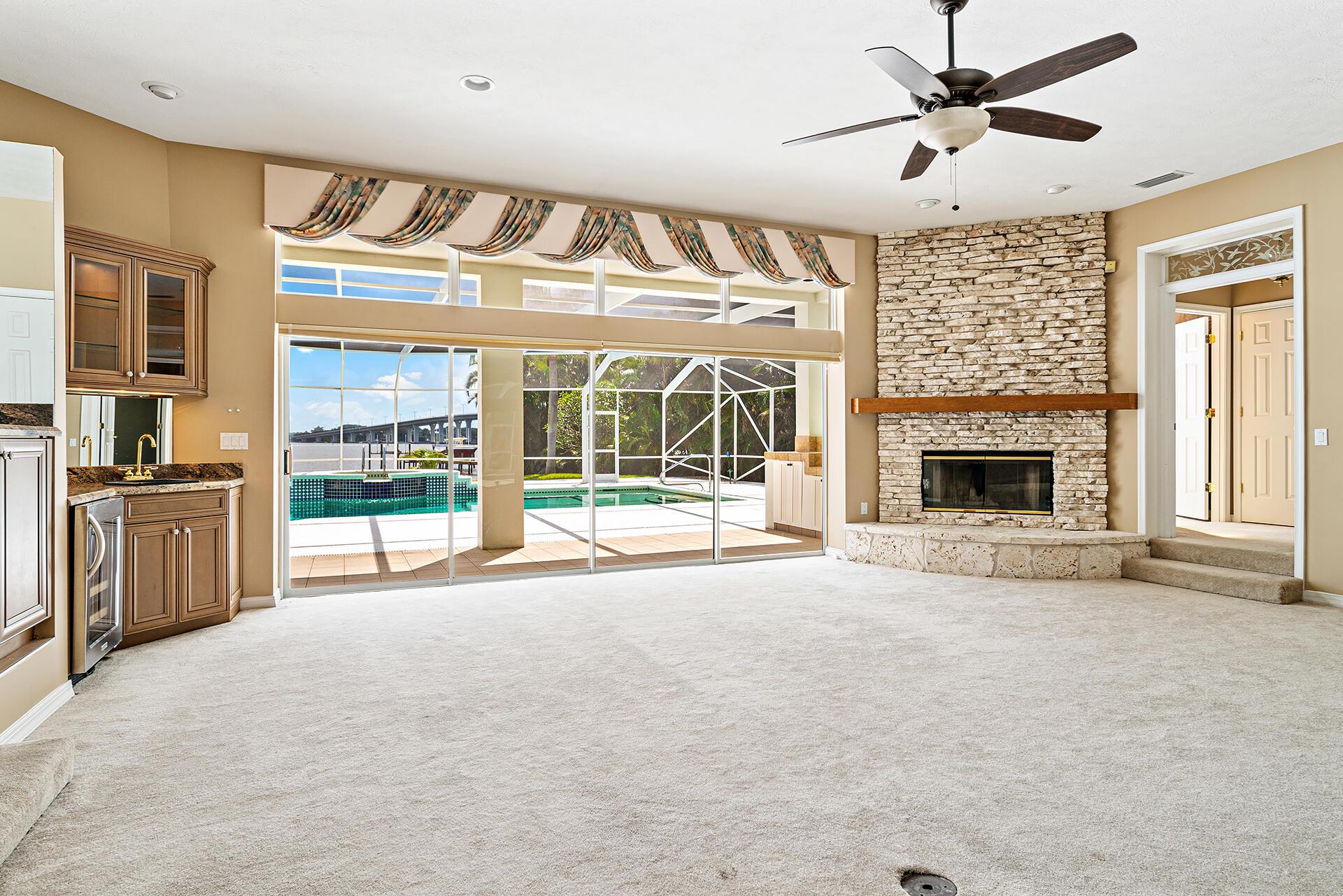 Snug Harbor S F Cond - Residential