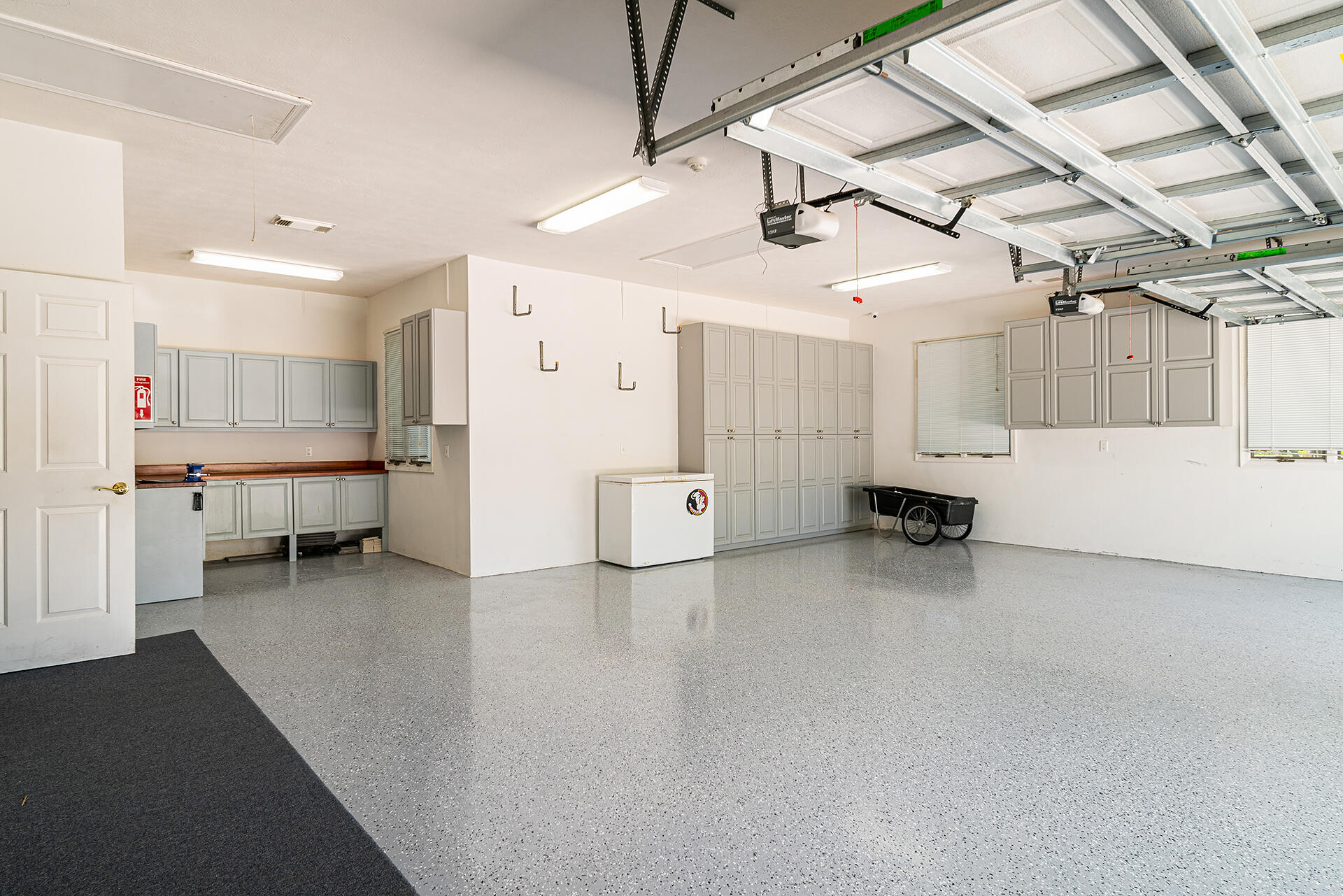 Snug Harbor S F Cond - Residential