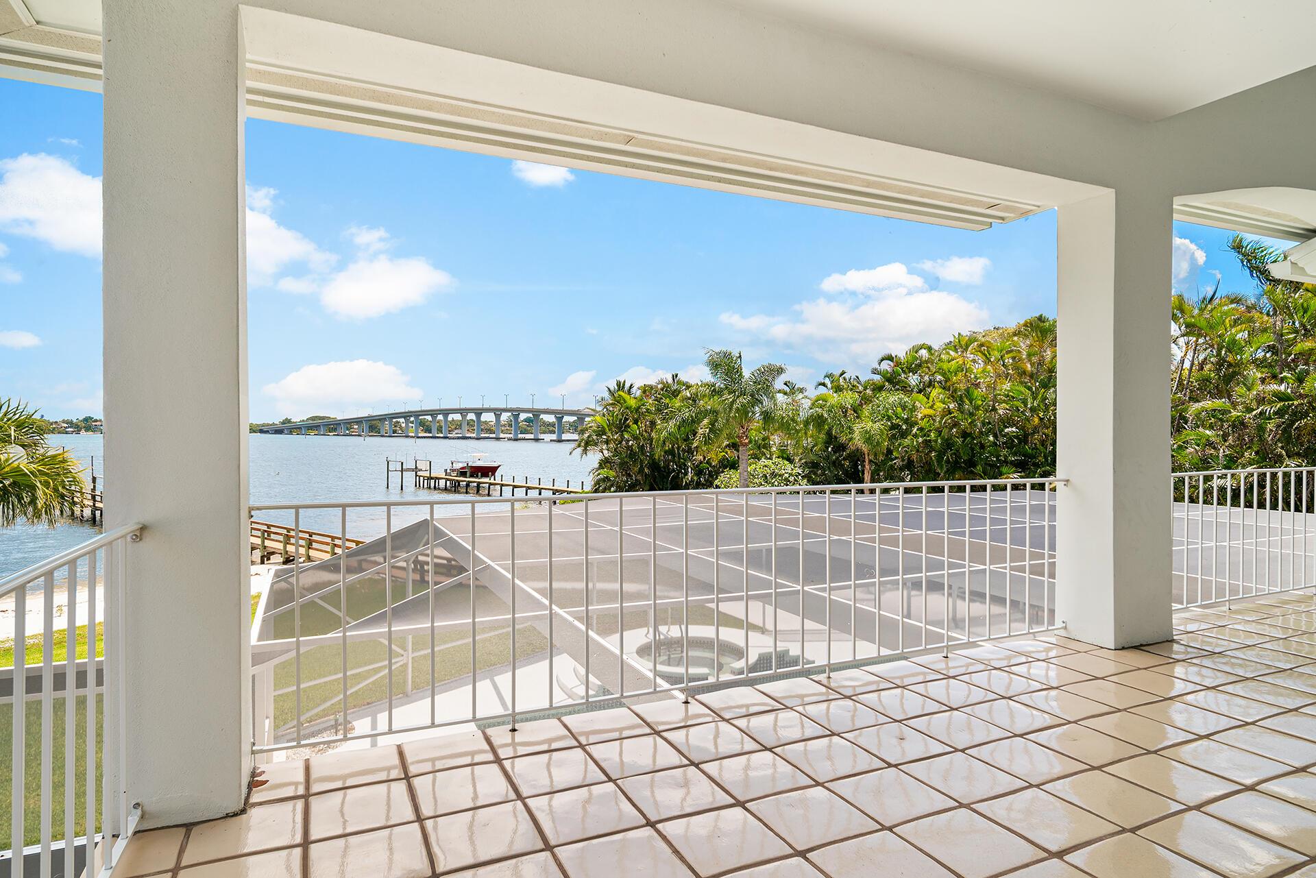 Snug Harbor S F Cond - Residential