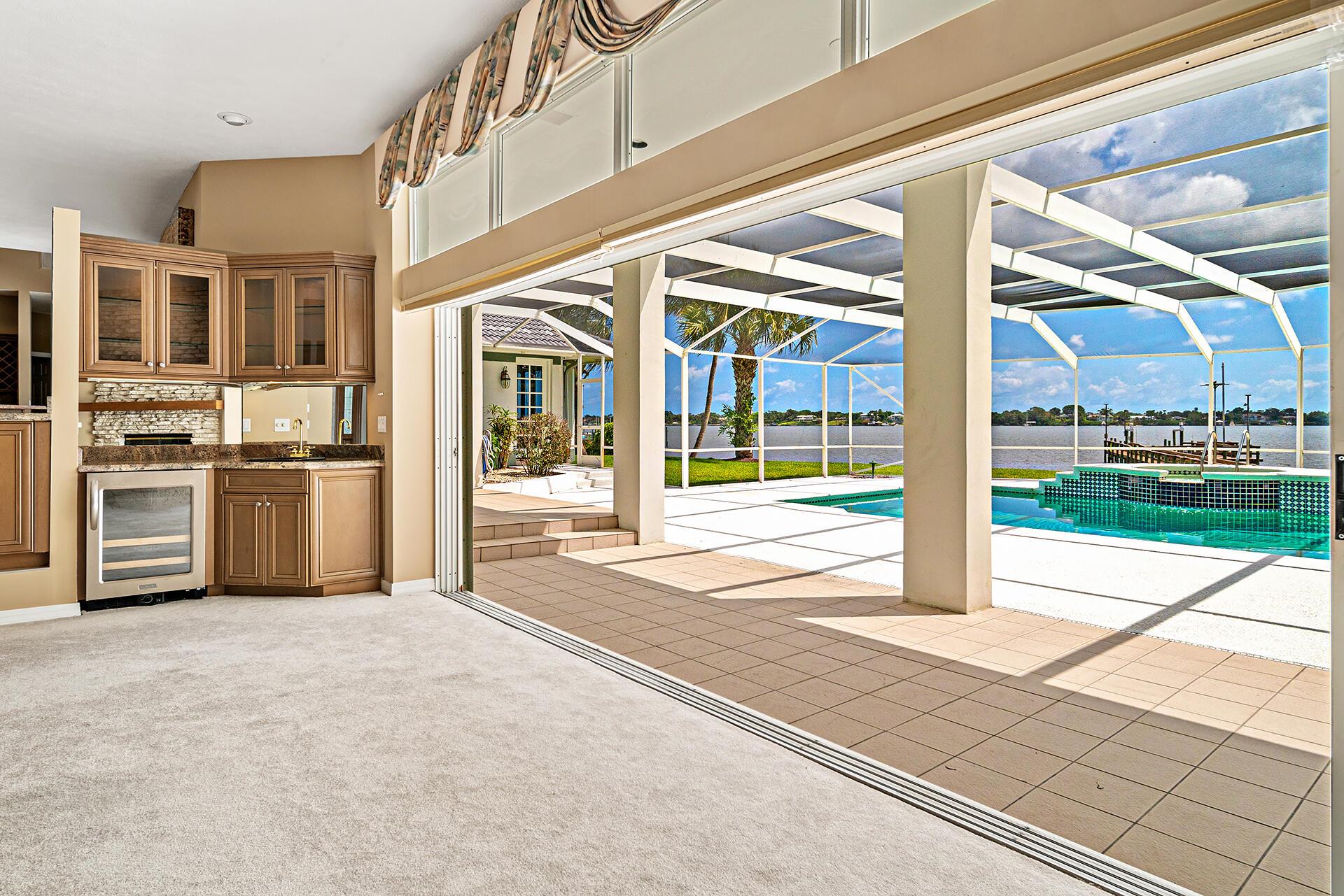 Snug Harbor S F Cond - Residential