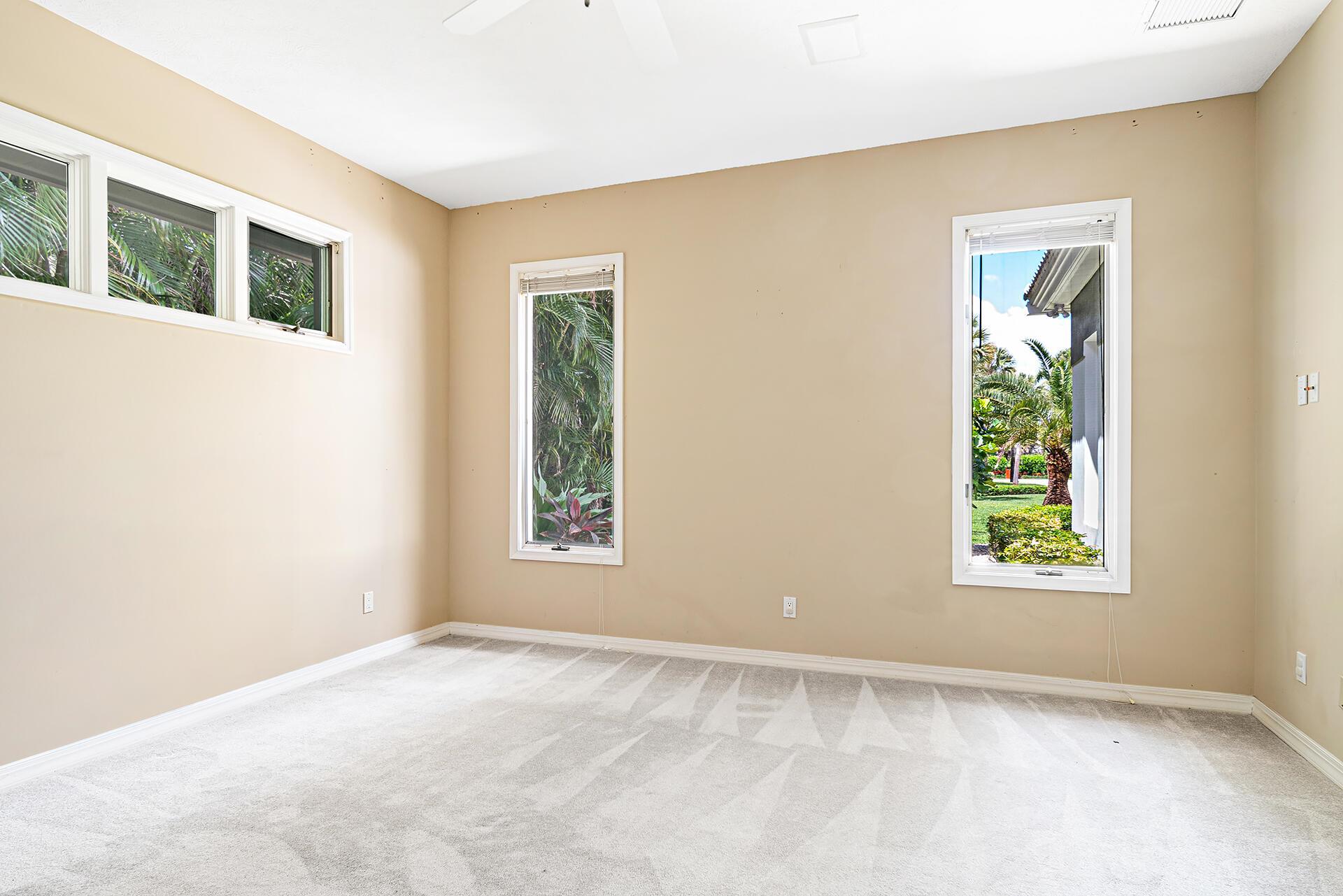 Snug Harbor S F Cond - Residential