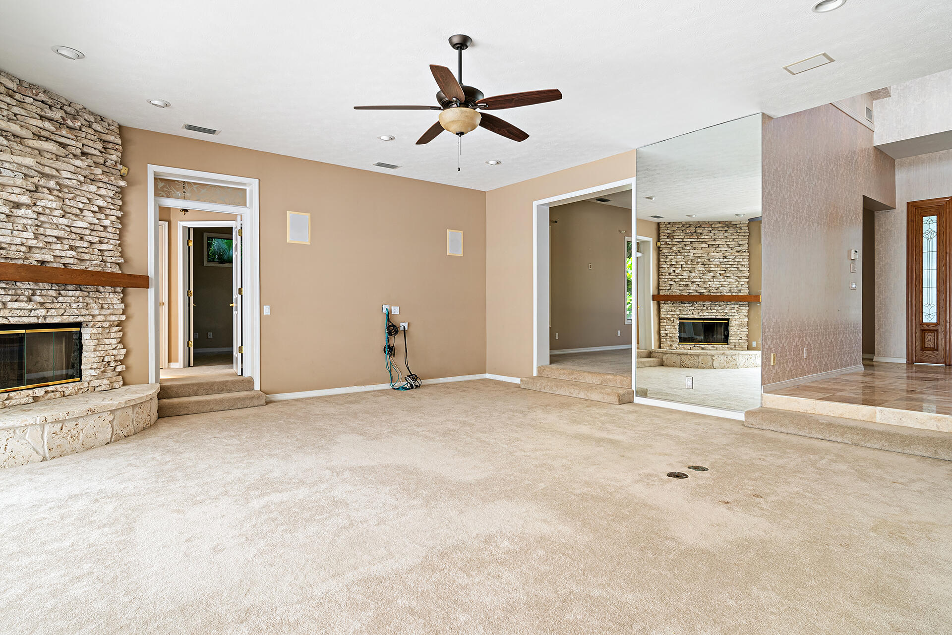 Snug Harbor S F Cond - Residential