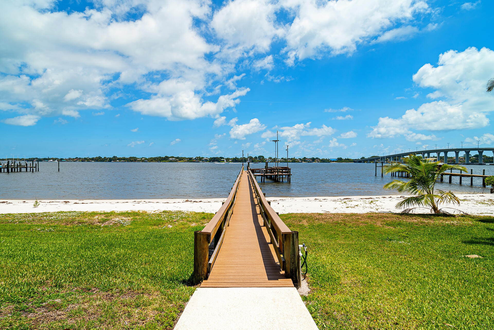 Snug Harbor S F Cond - Residential