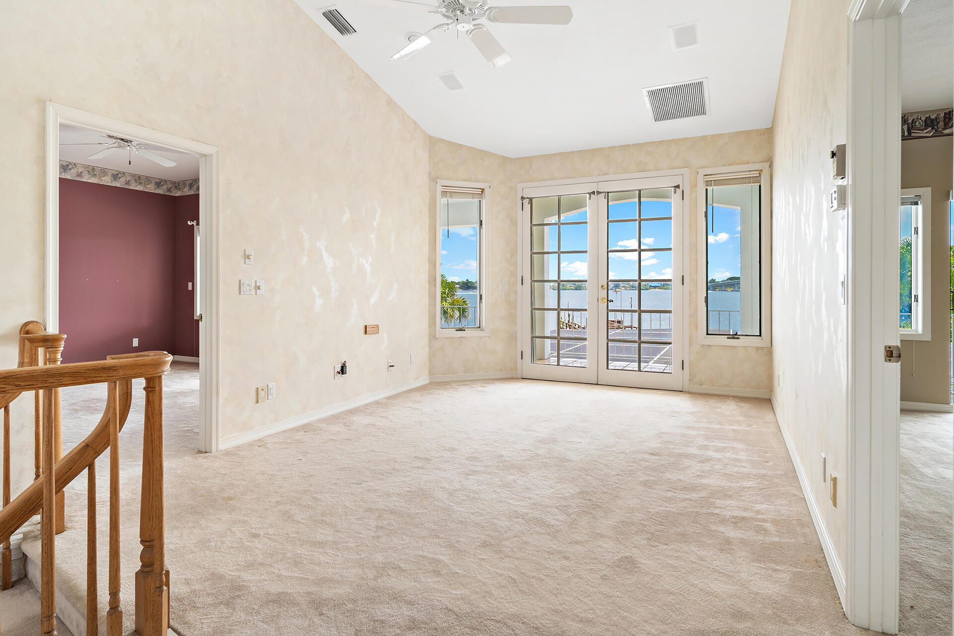 Snug Harbor S F Cond - Residential