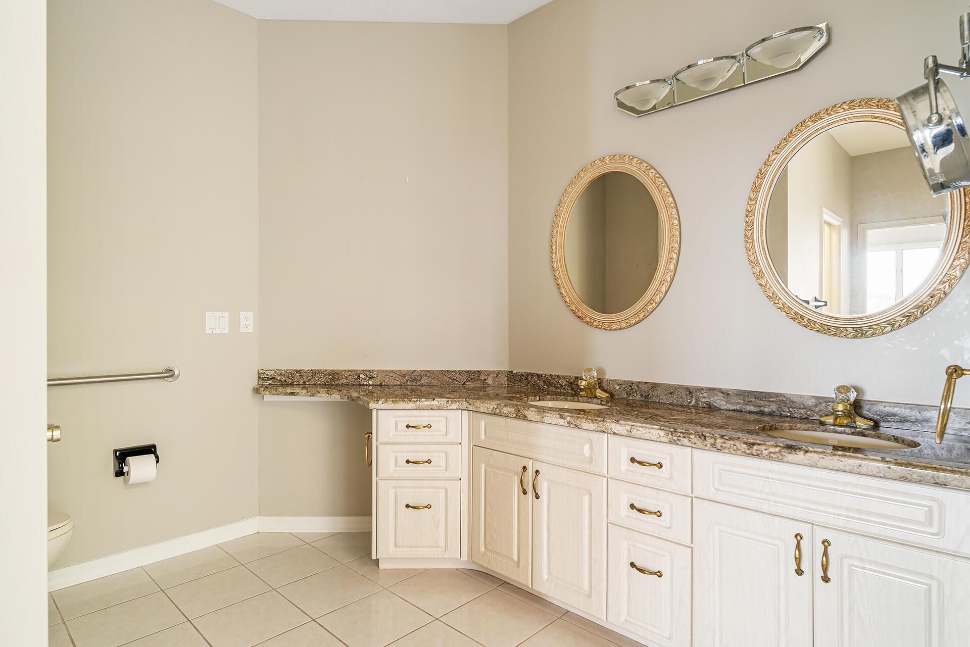 Snug Harbor S F Cond - Residential