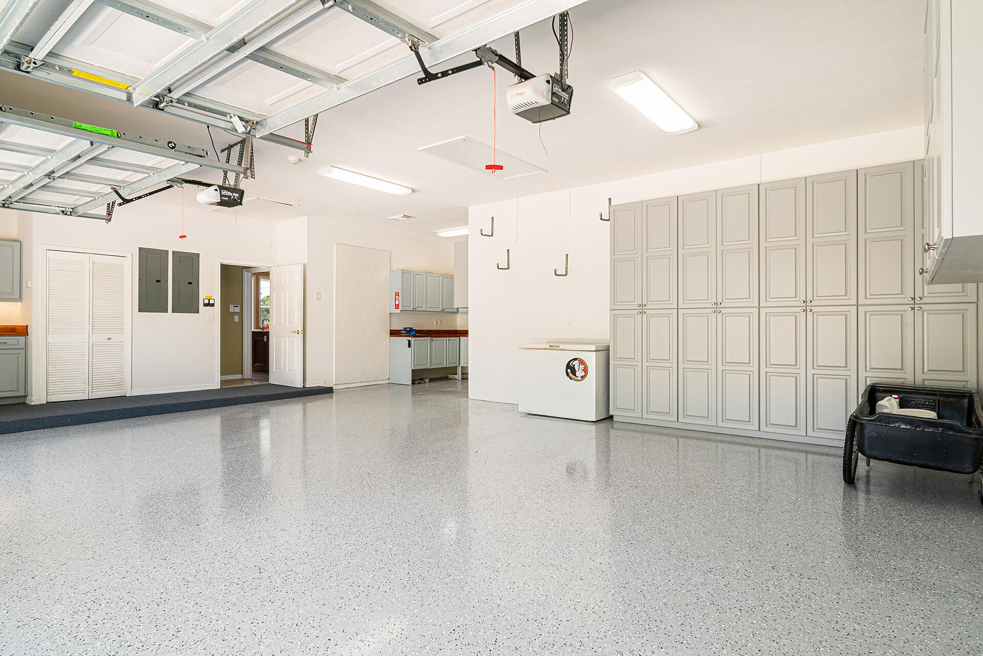 Snug Harbor S F Cond - Residential