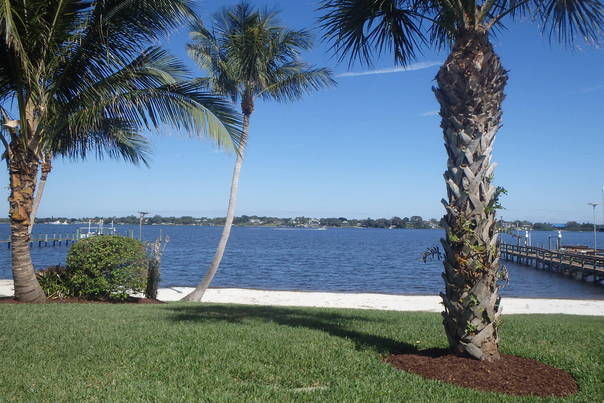 Snug Harbor S F Cond - Residential