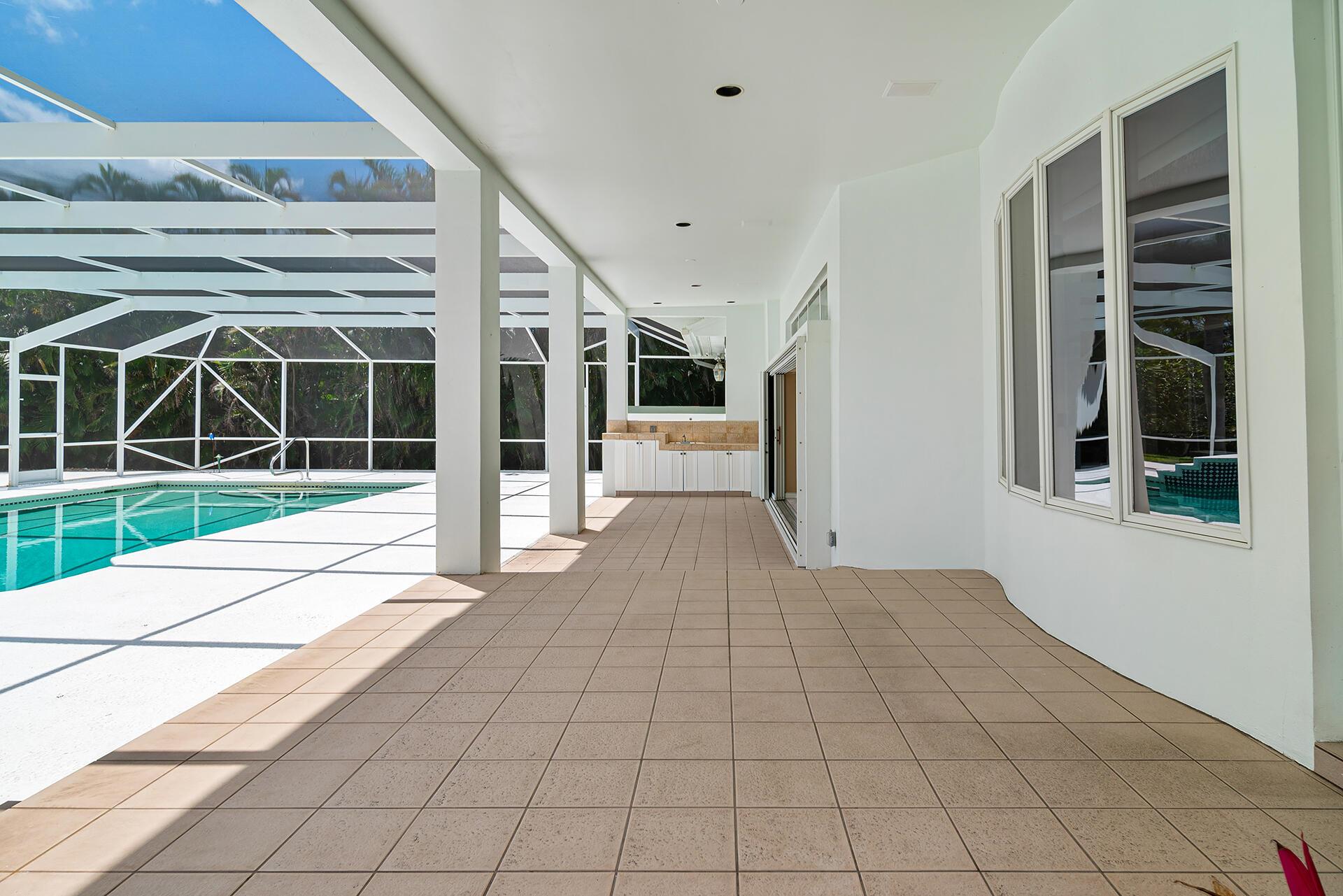 Snug Harbor S F Cond - Residential