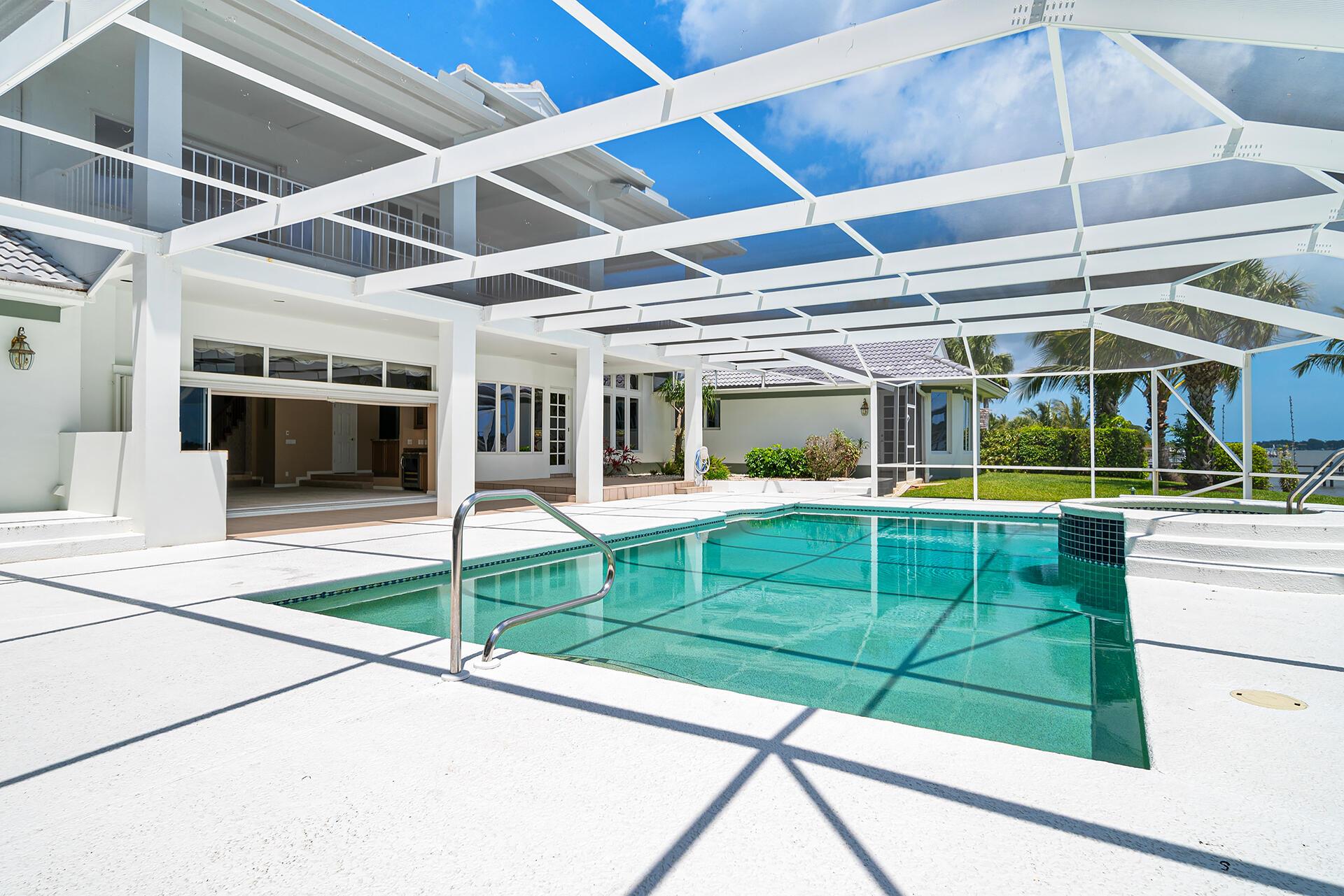 Snug Harbor S F Cond - Residential