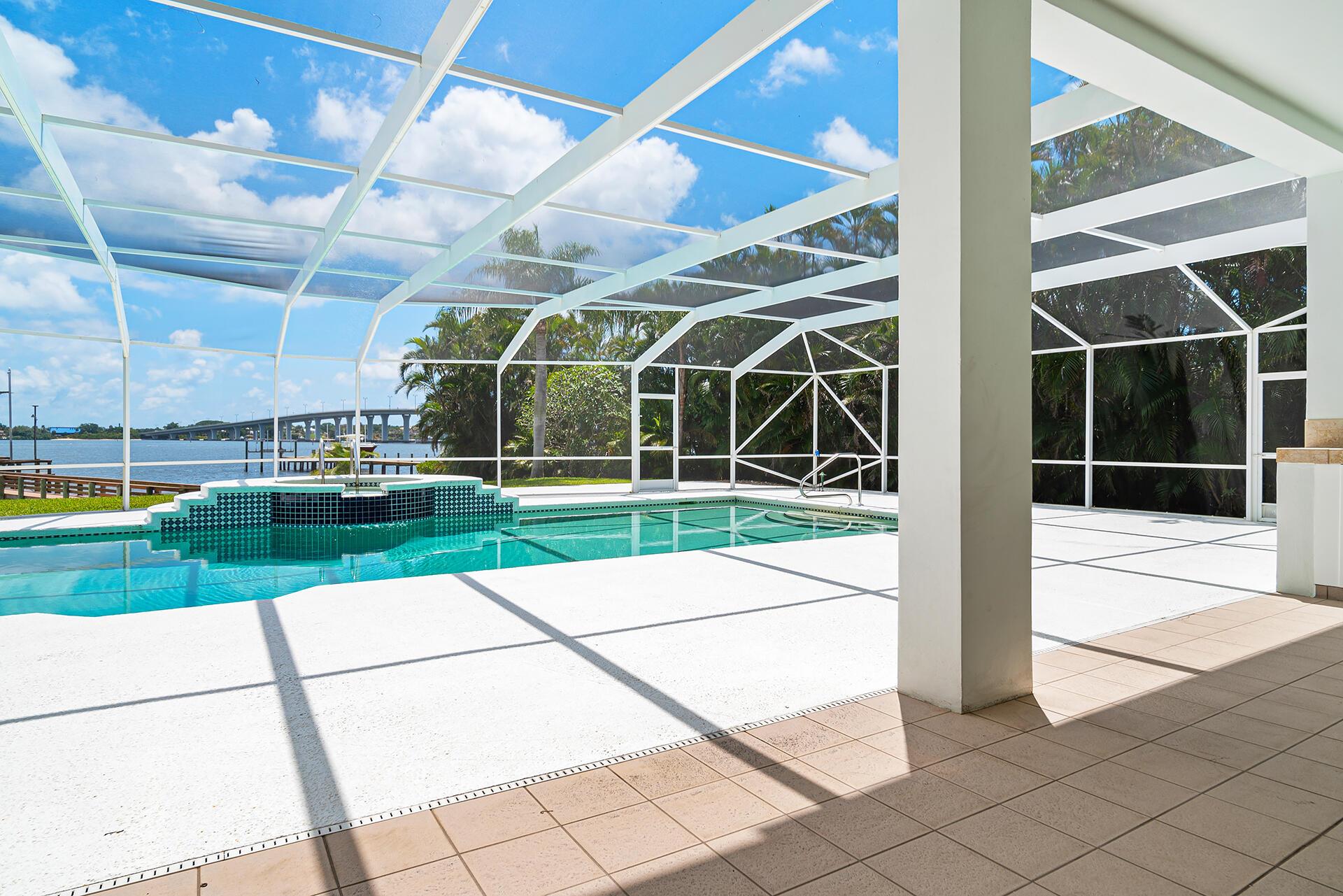 Snug Harbor S F Cond - Residential