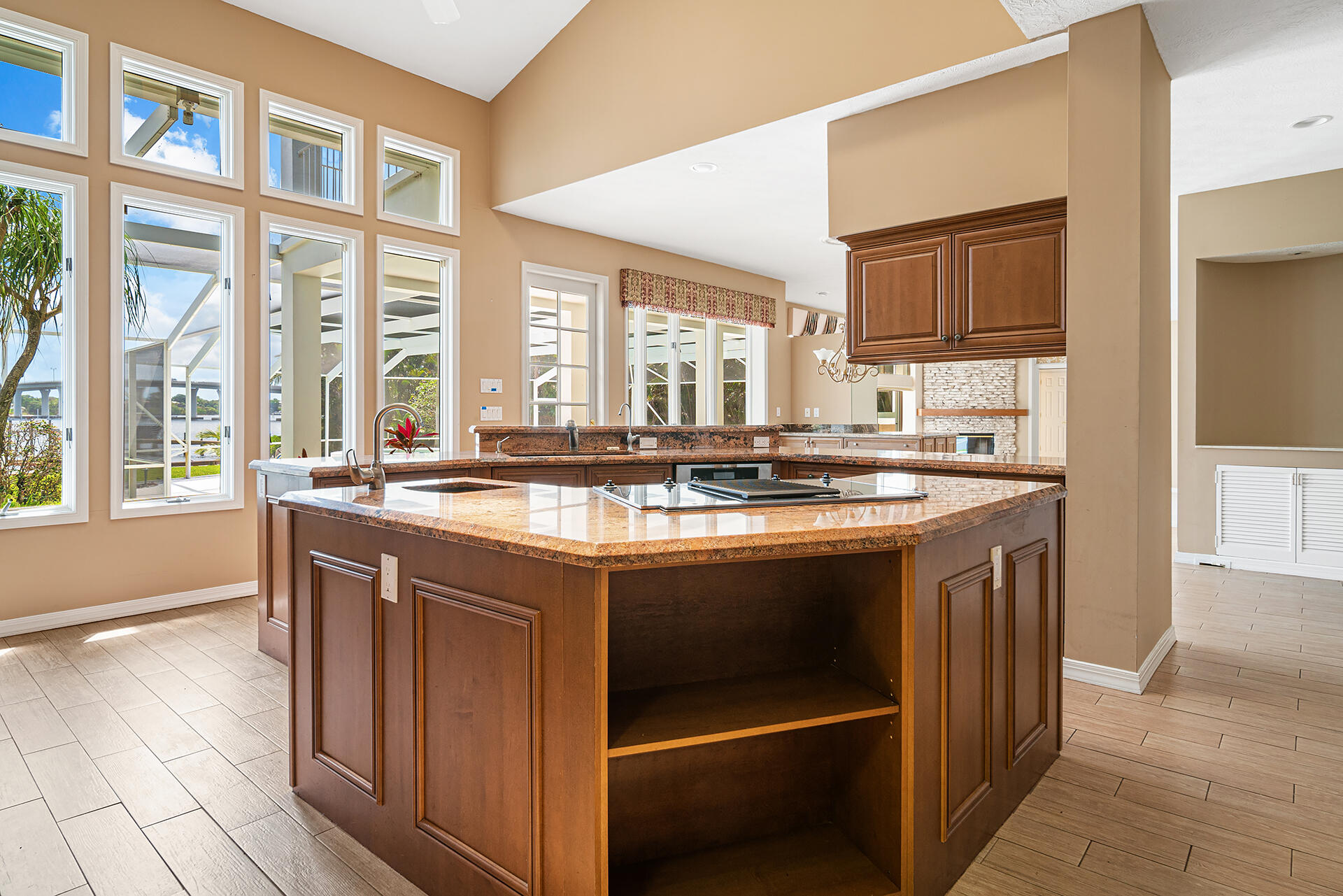 Snug Harbor S F Cond - Residential