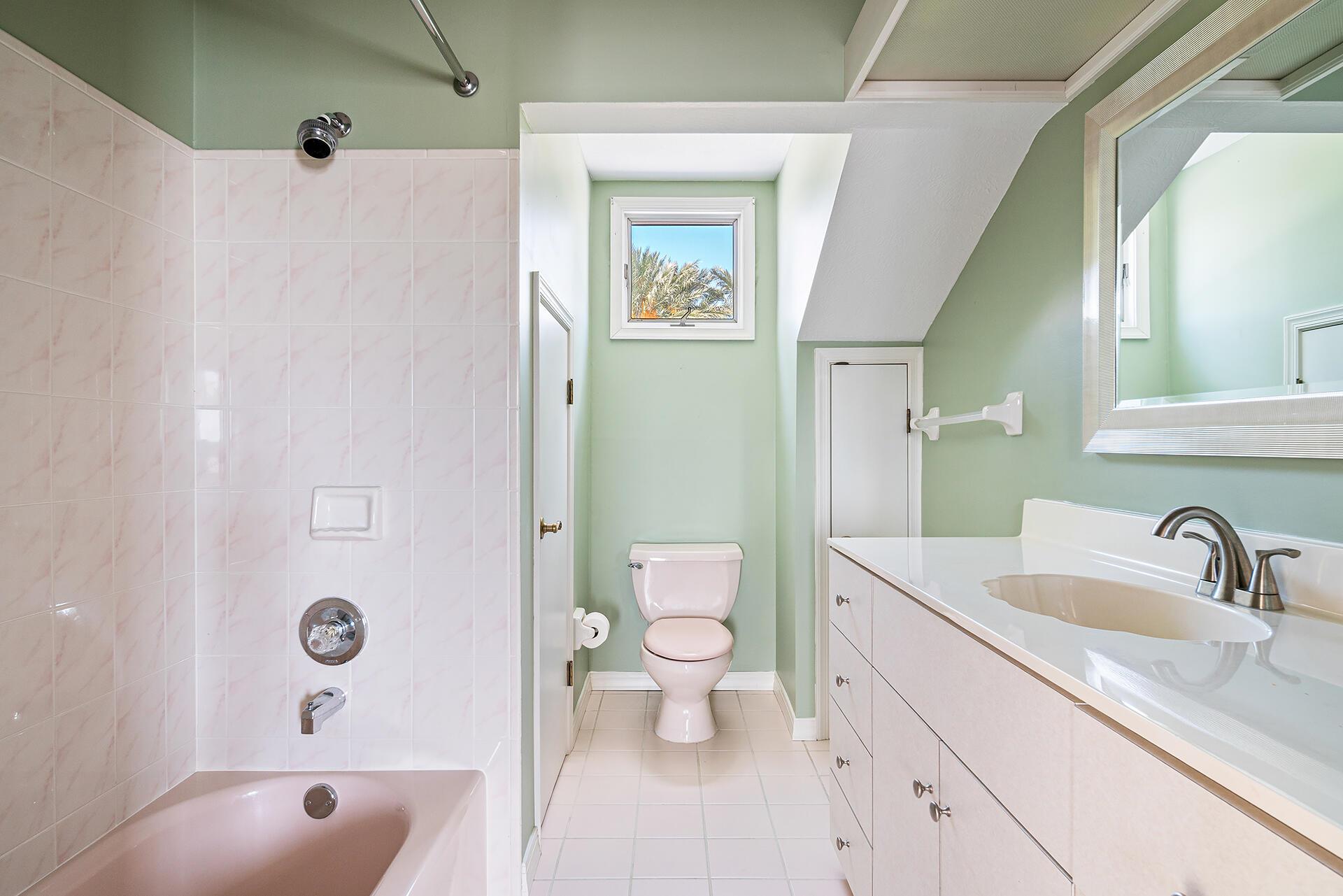 Snug Harbor S F Cond - Residential