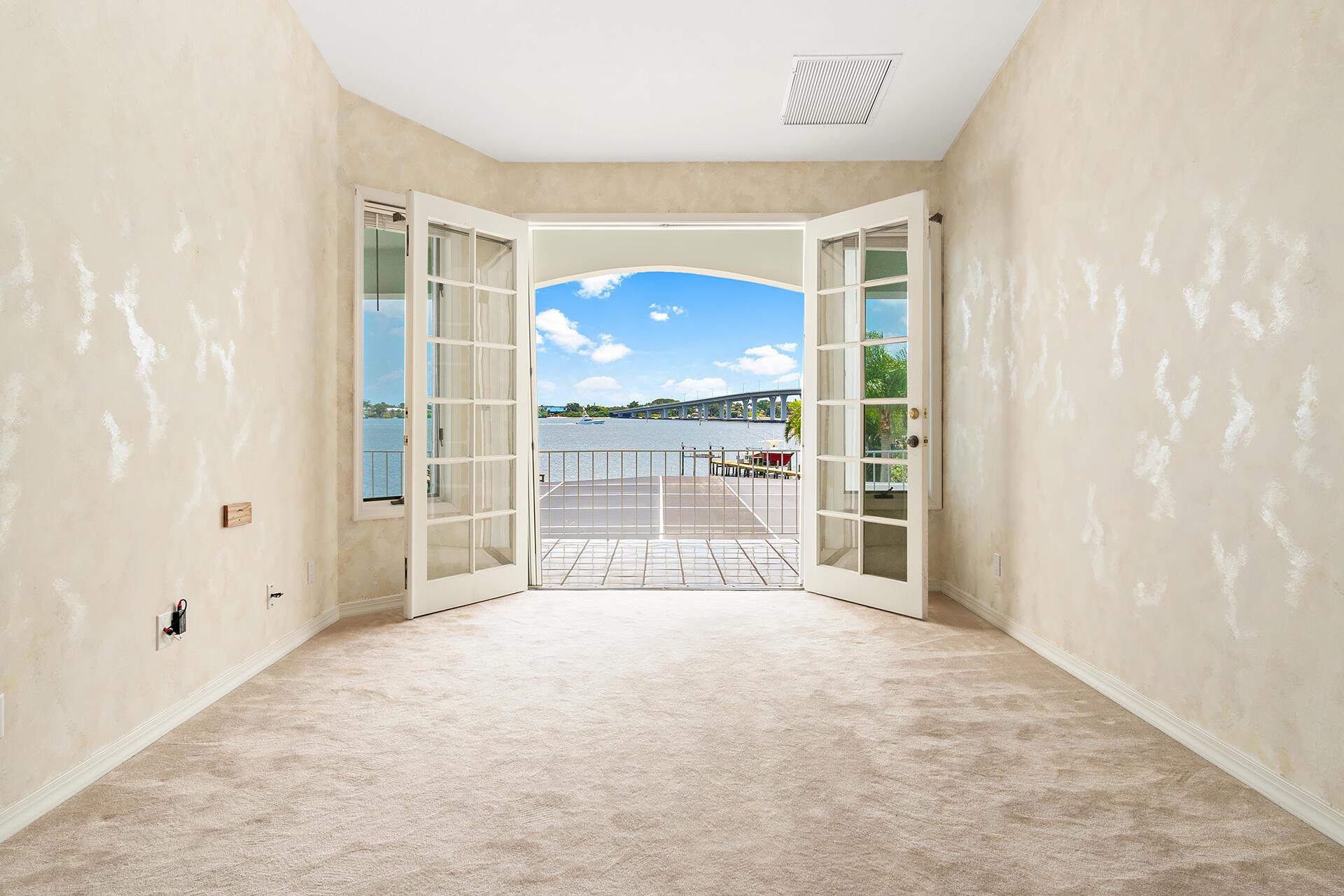 Snug Harbor S F Cond - Residential