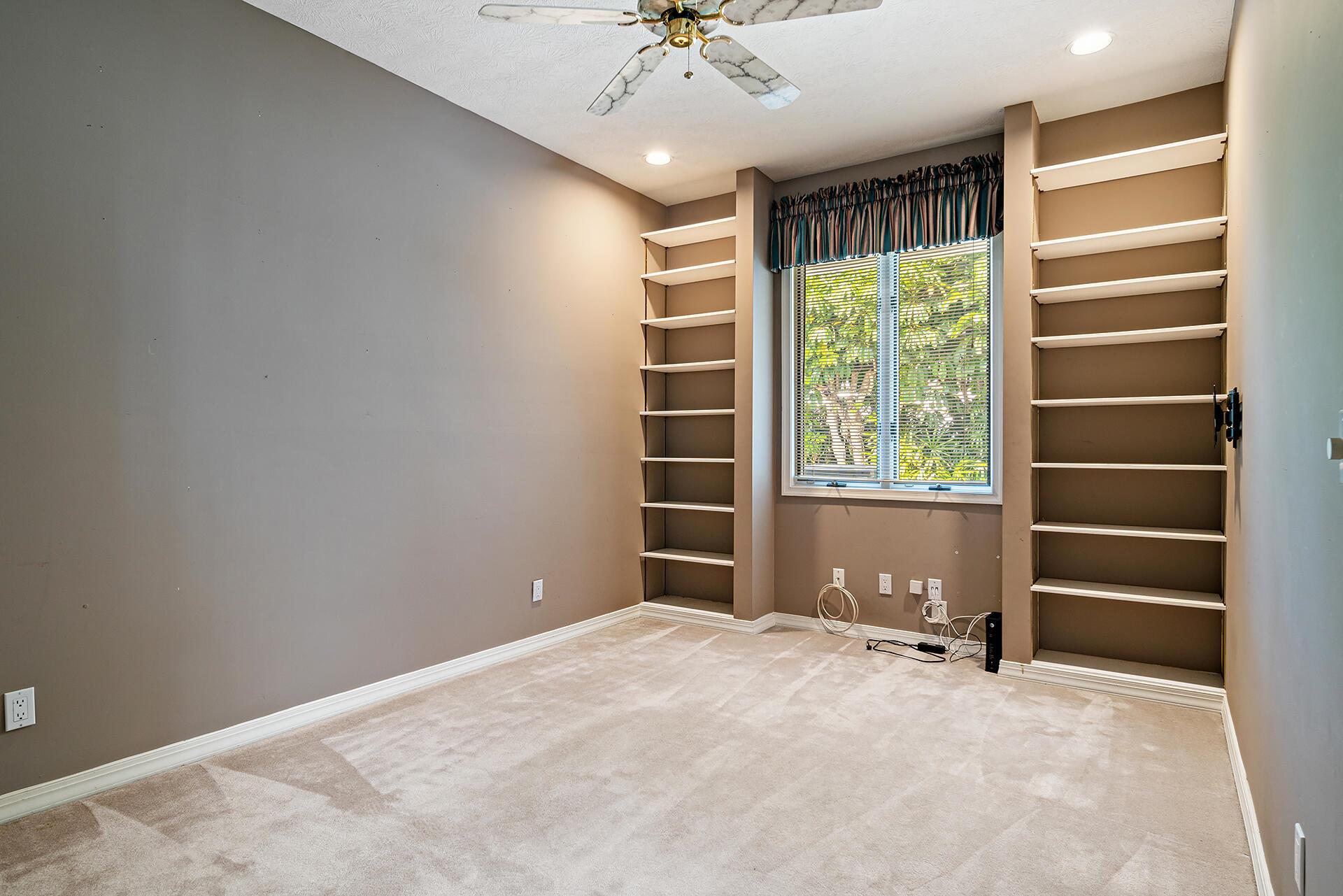 Snug Harbor S F Cond - Residential