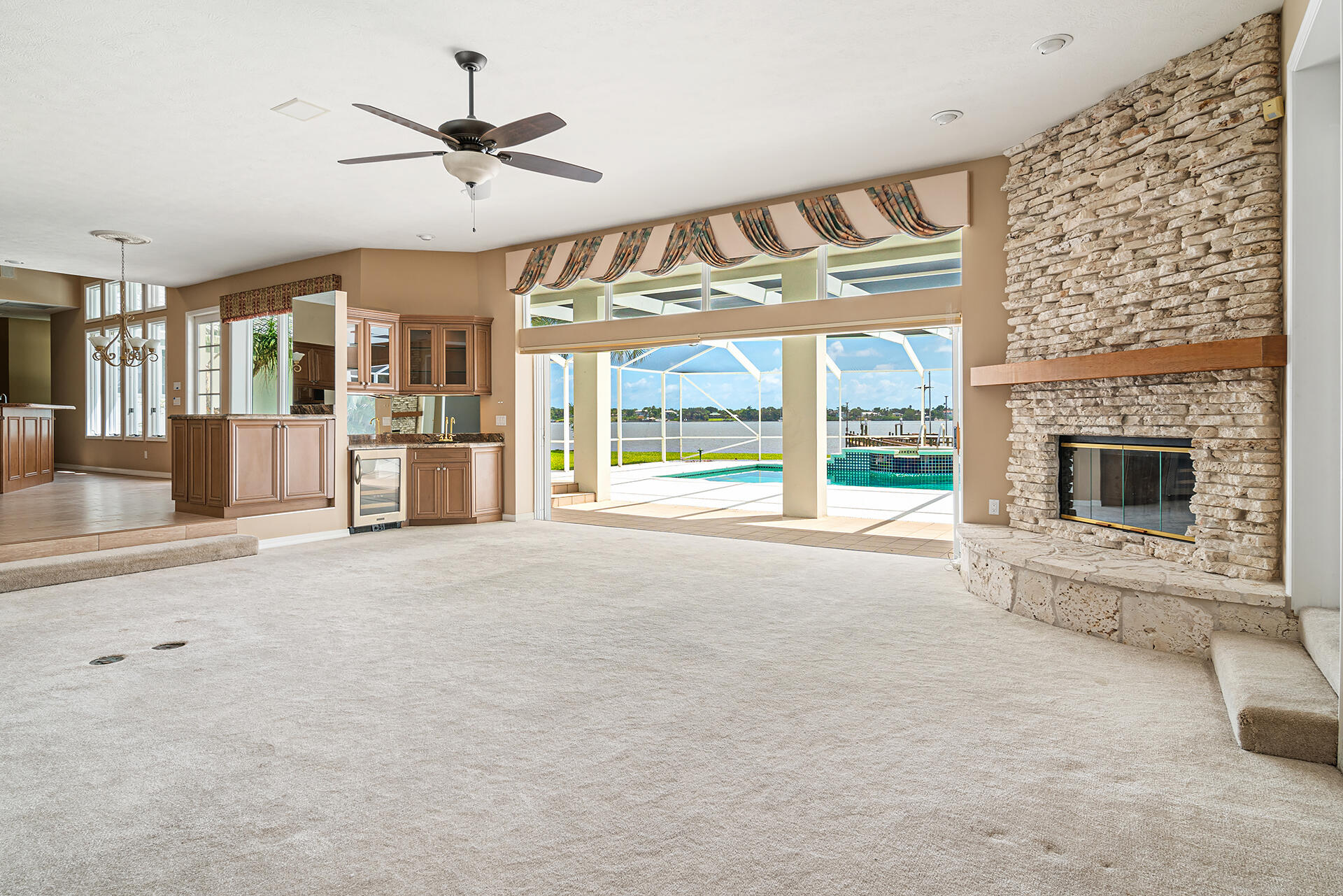 Snug Harbor S F Cond - Residential