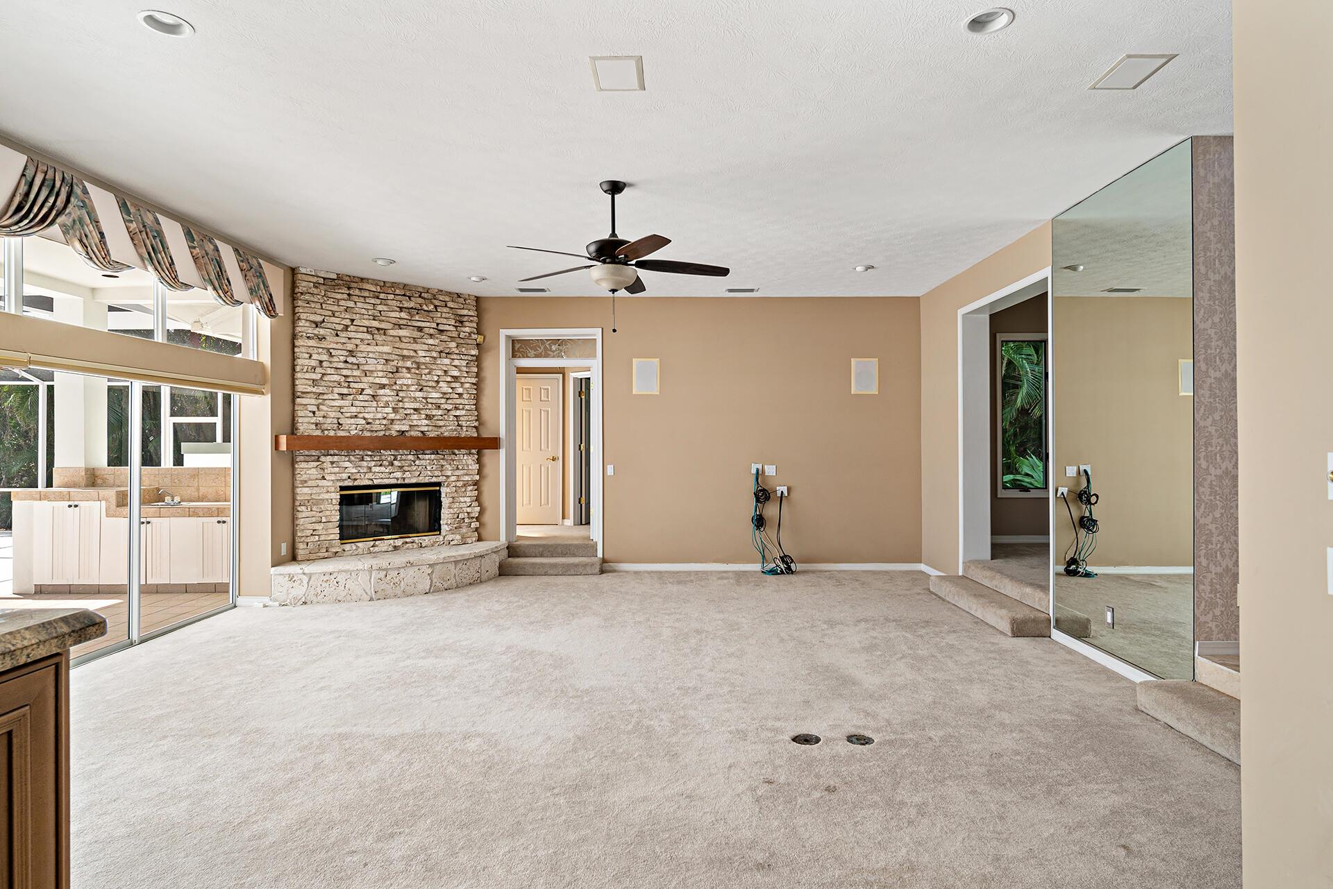 Snug Harbor S F Cond - Residential