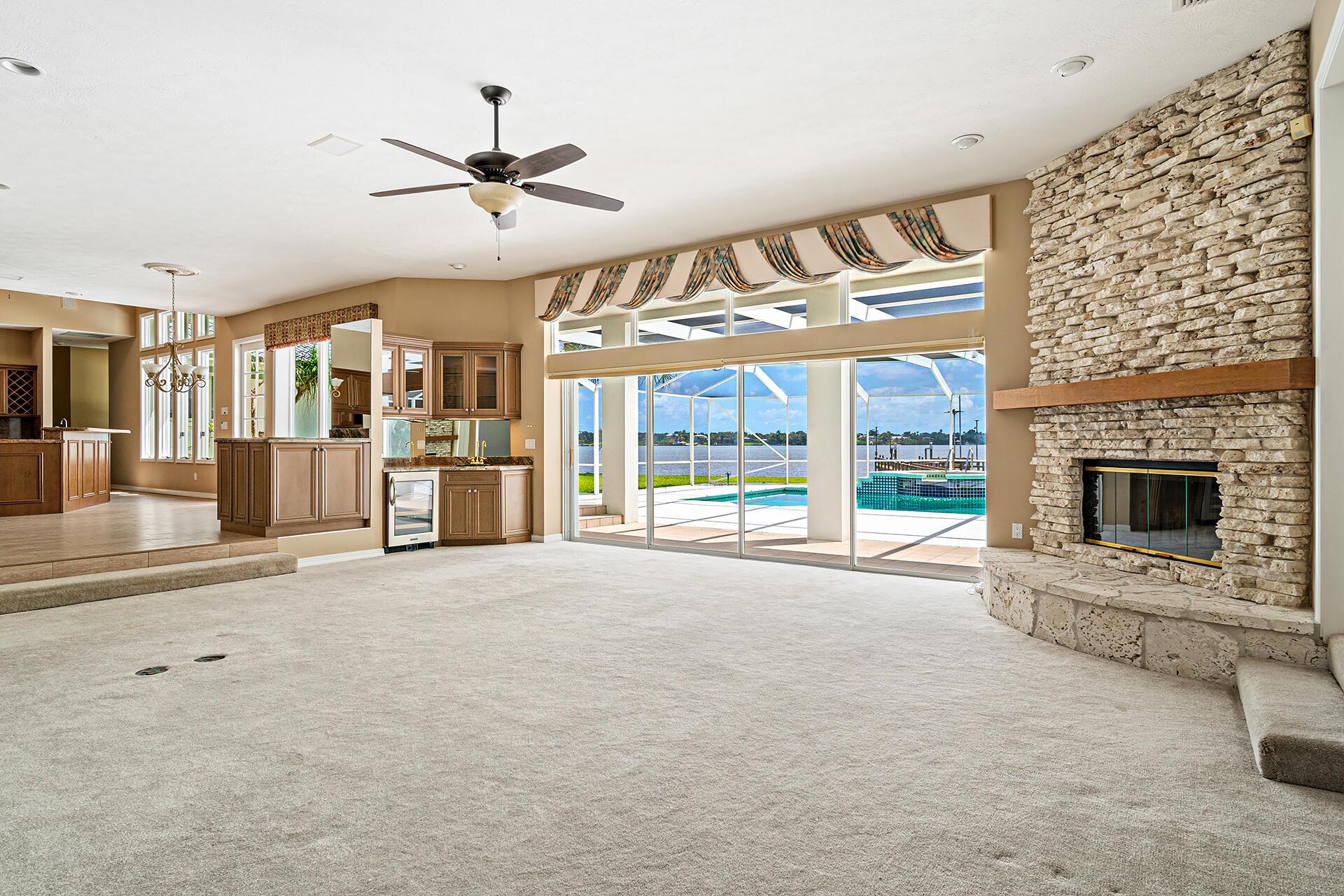 Snug Harbor S F Cond - Residential