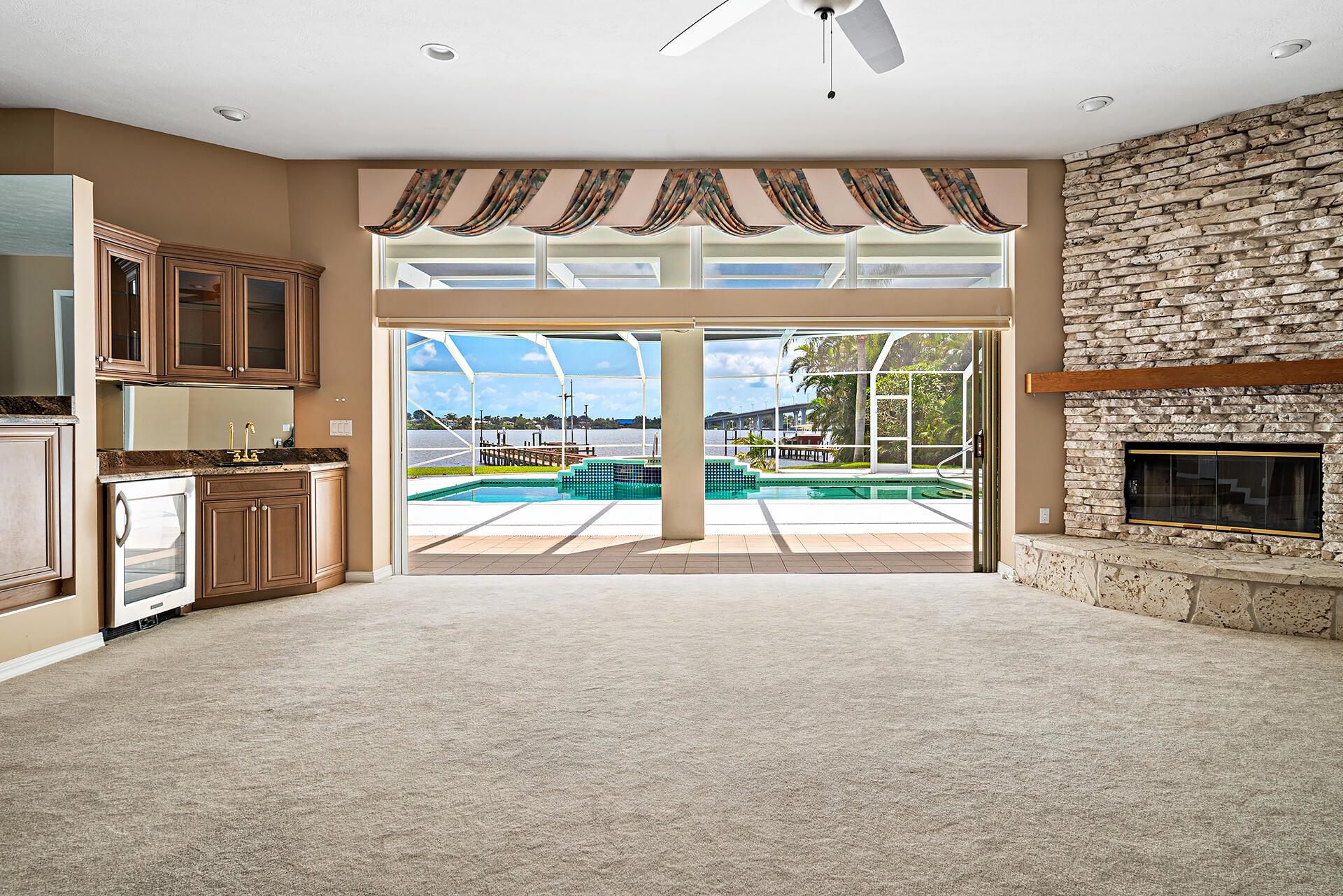 Snug Harbor S F Cond - Residential