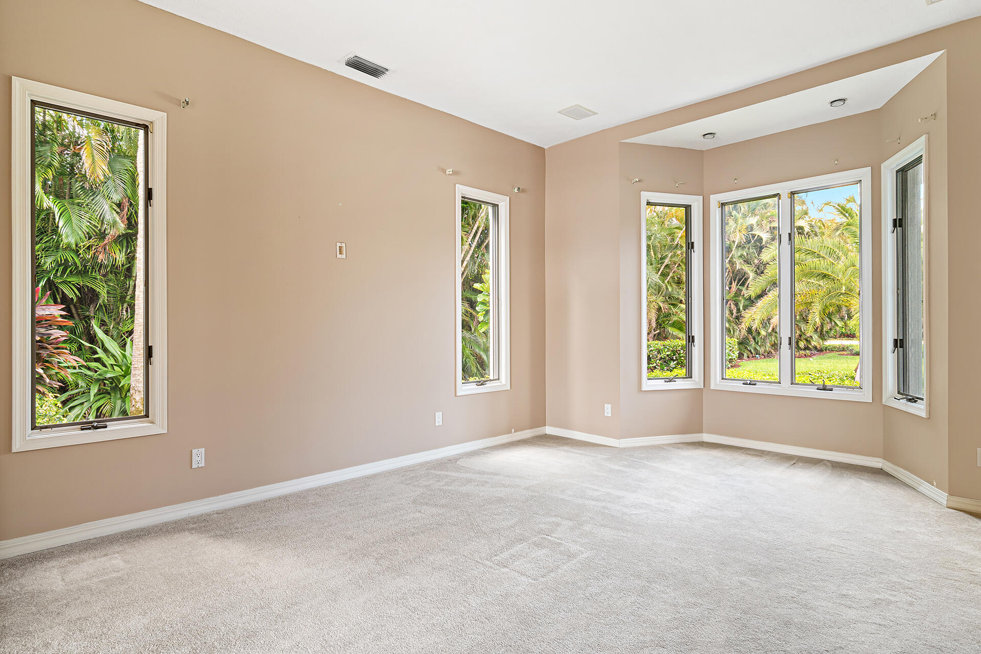 Snug Harbor S F Cond - Residential