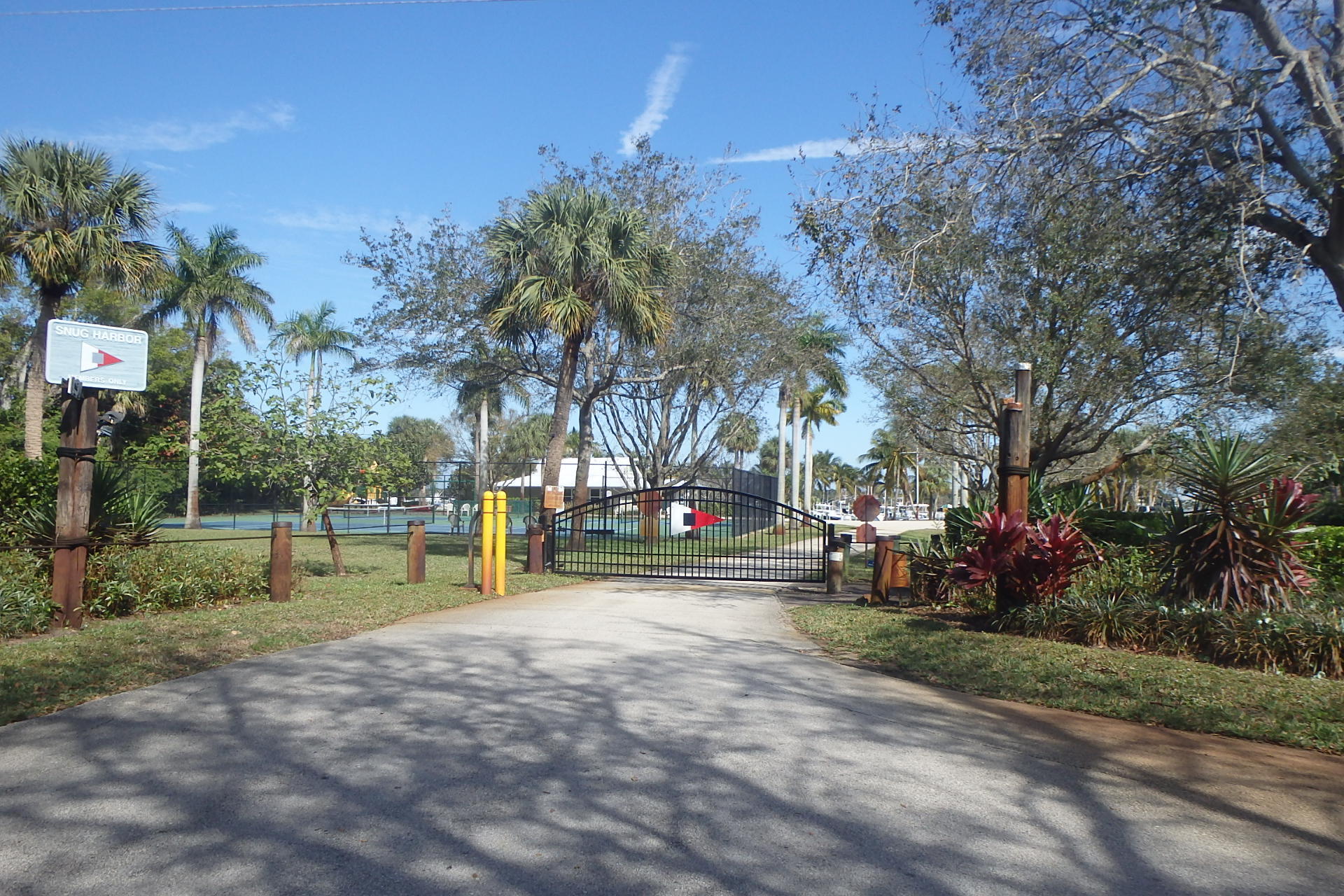 Snug Harbor S F Cond - Residential