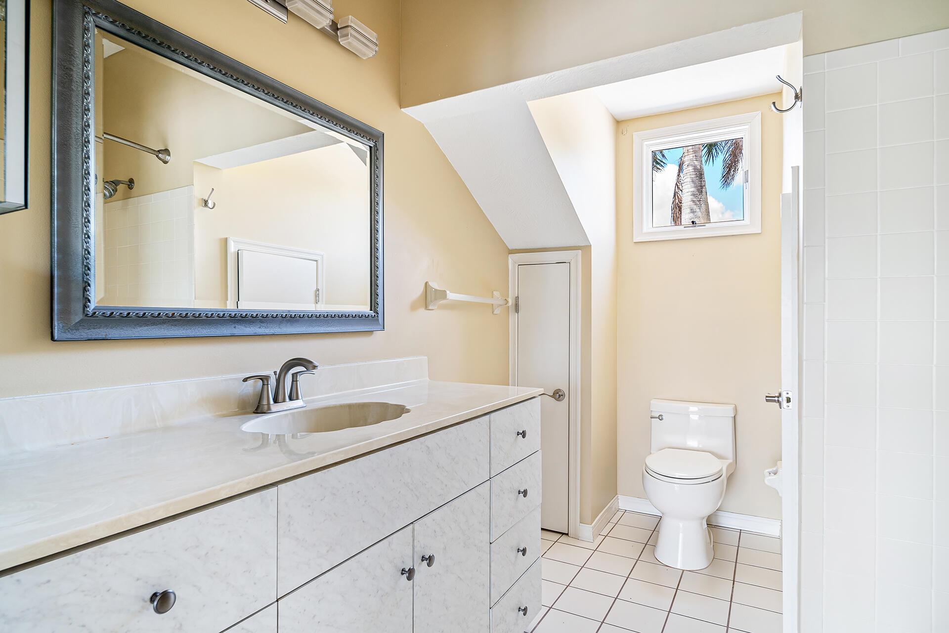 Snug Harbor S F Cond - Residential