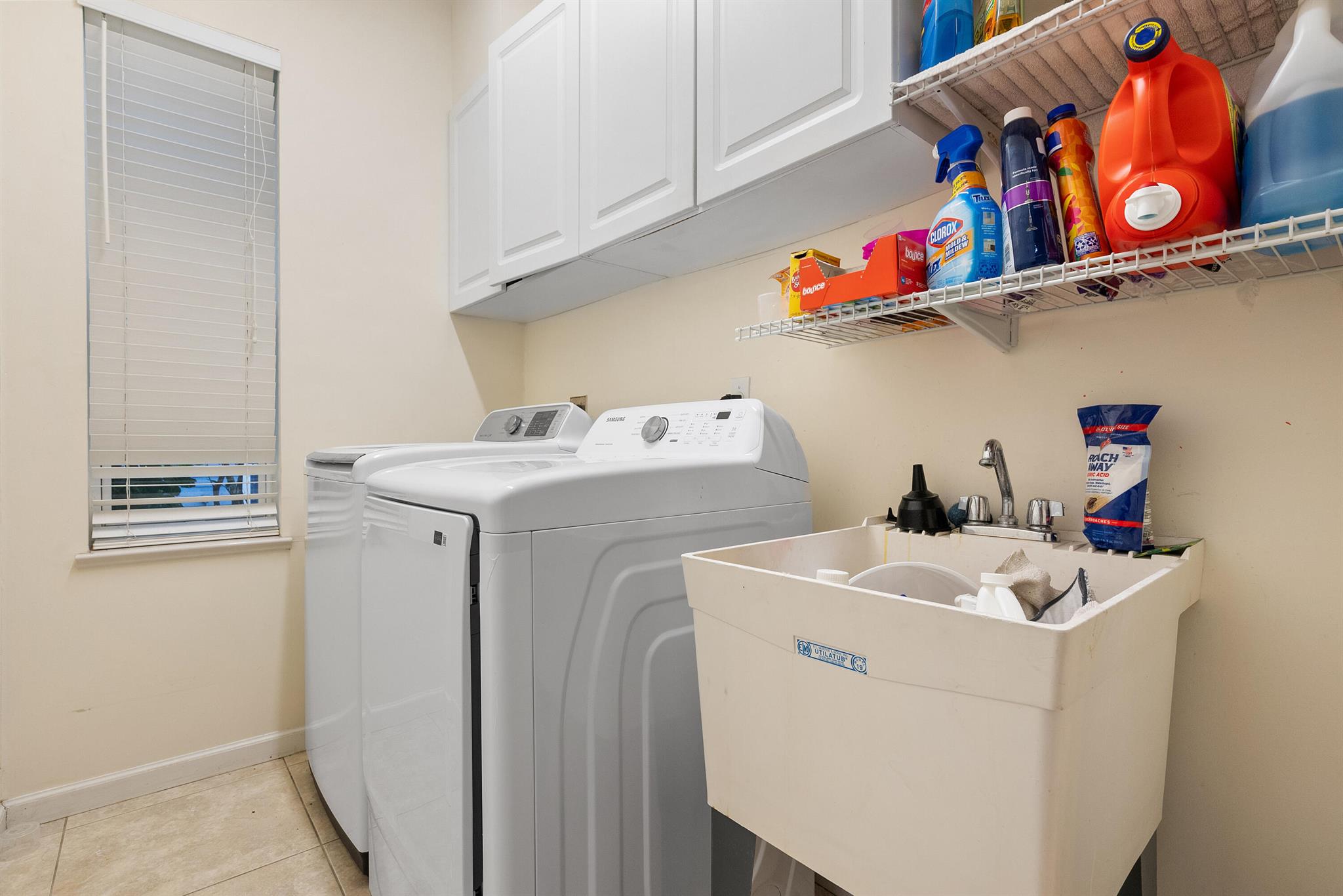 JENSEN PARK ESTATES - Residential Lease