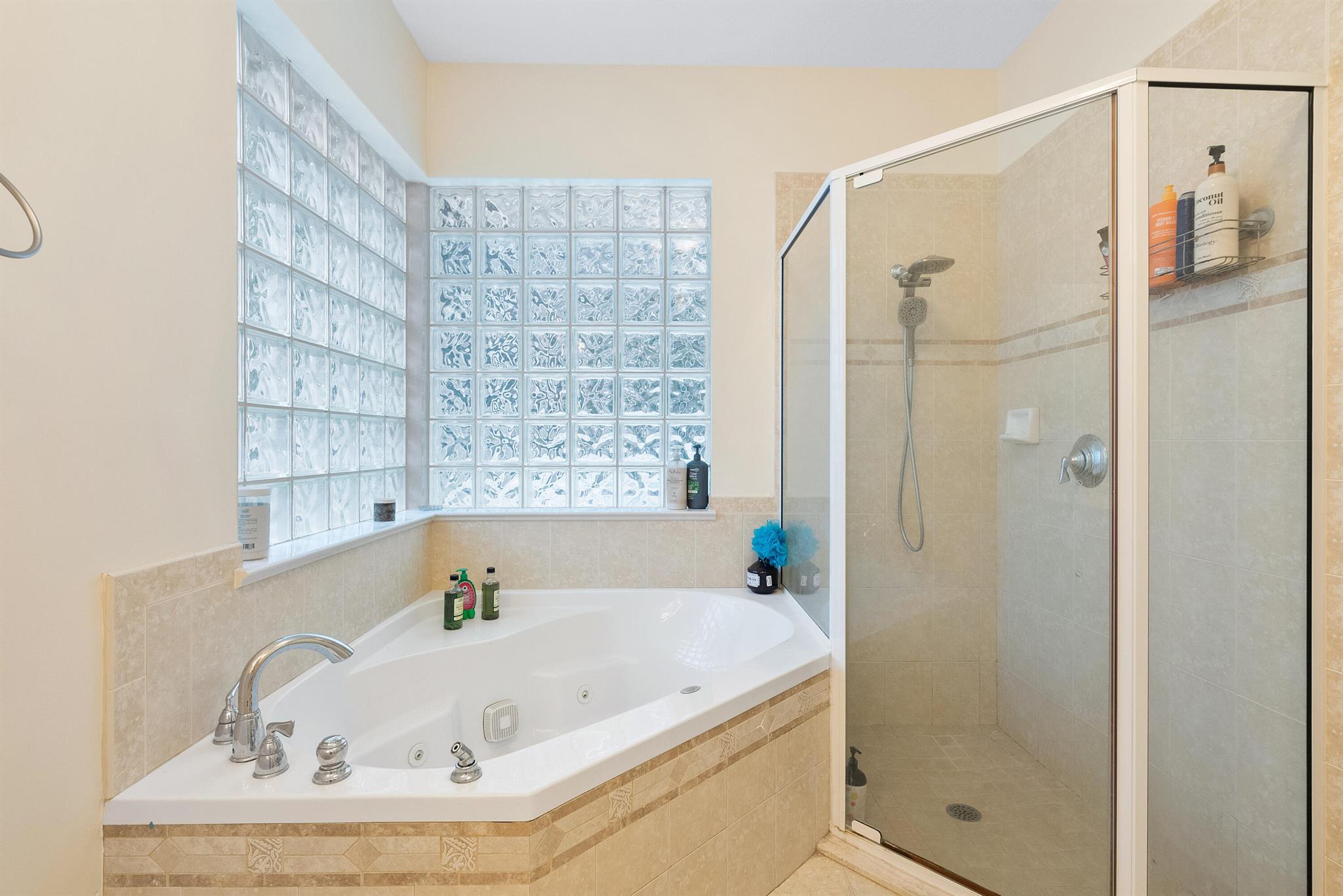 JENSEN PARK ESTATES - Residential Lease