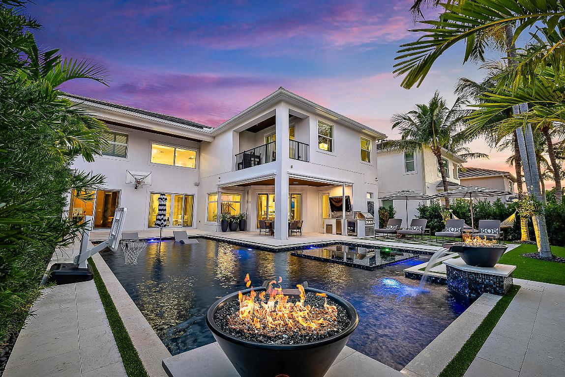 1603 E Hemingway Drive