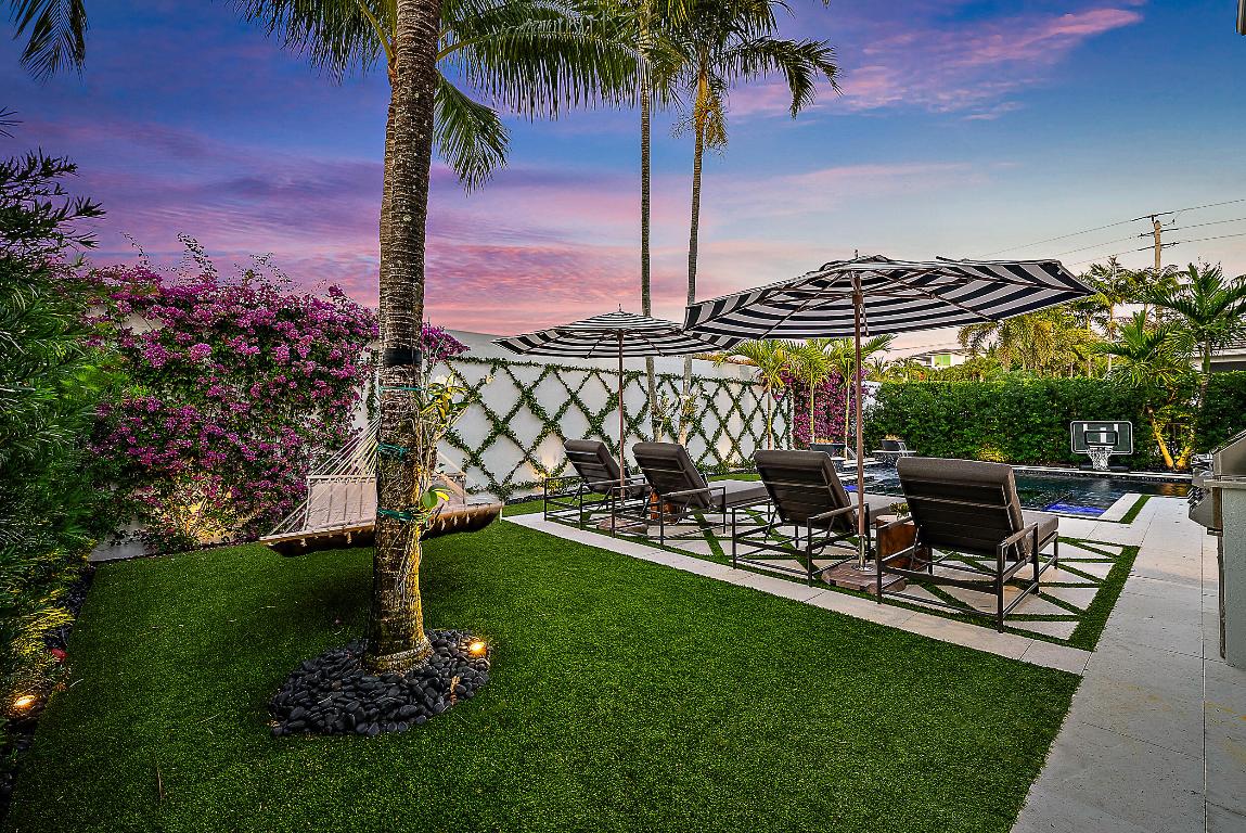 1603 E Hemingway Drive