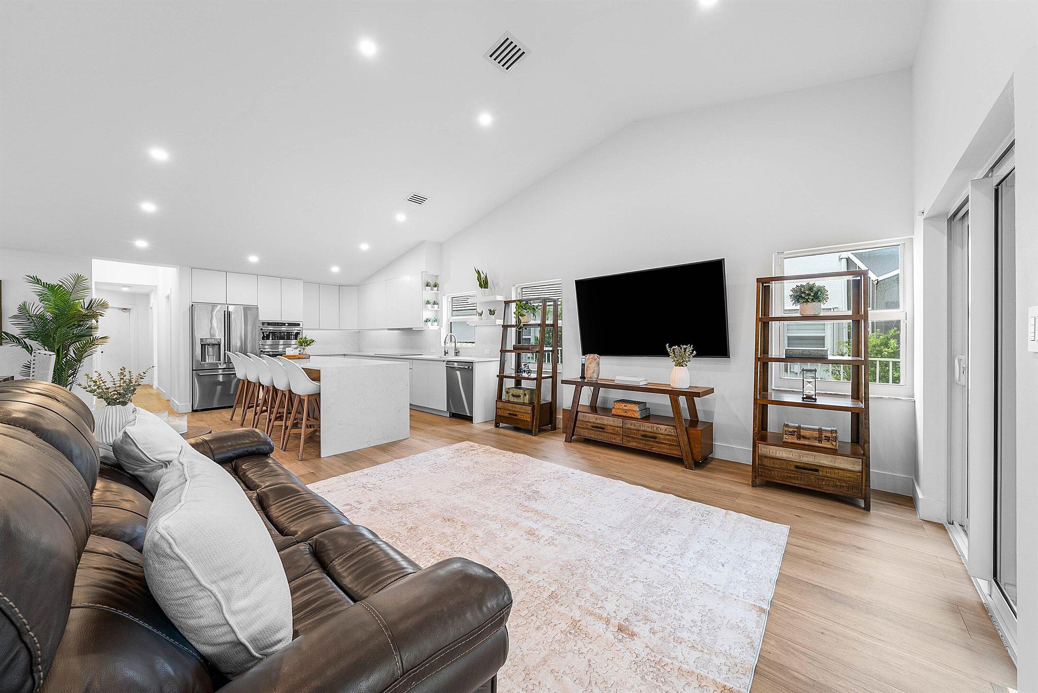 LAKEFIELD OF THE LANDINGS - Residential Lease