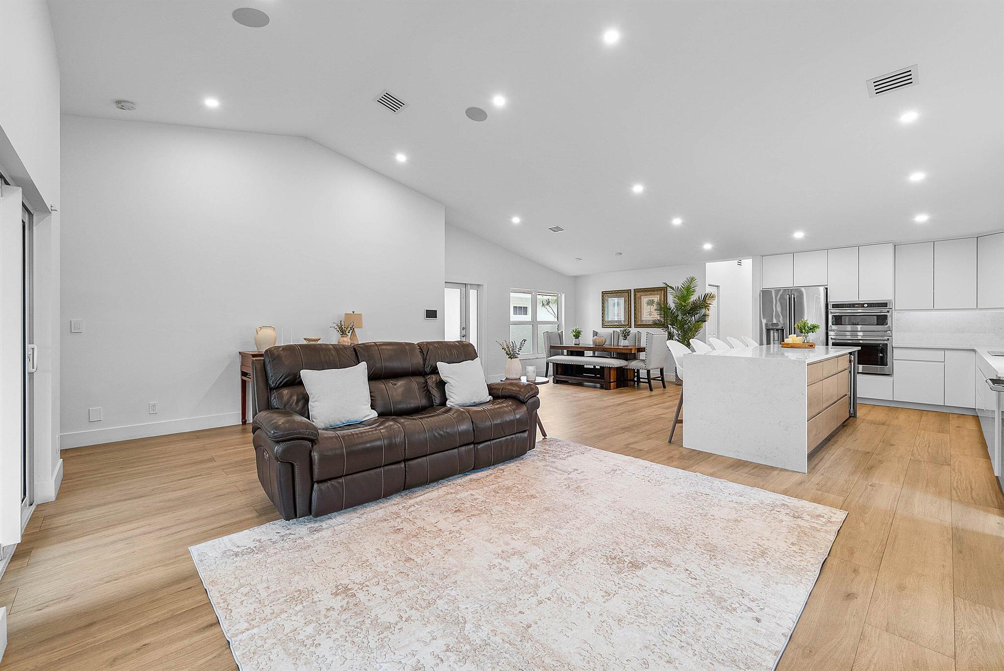 LAKEFIELD OF THE LANDINGS - Residential Lease