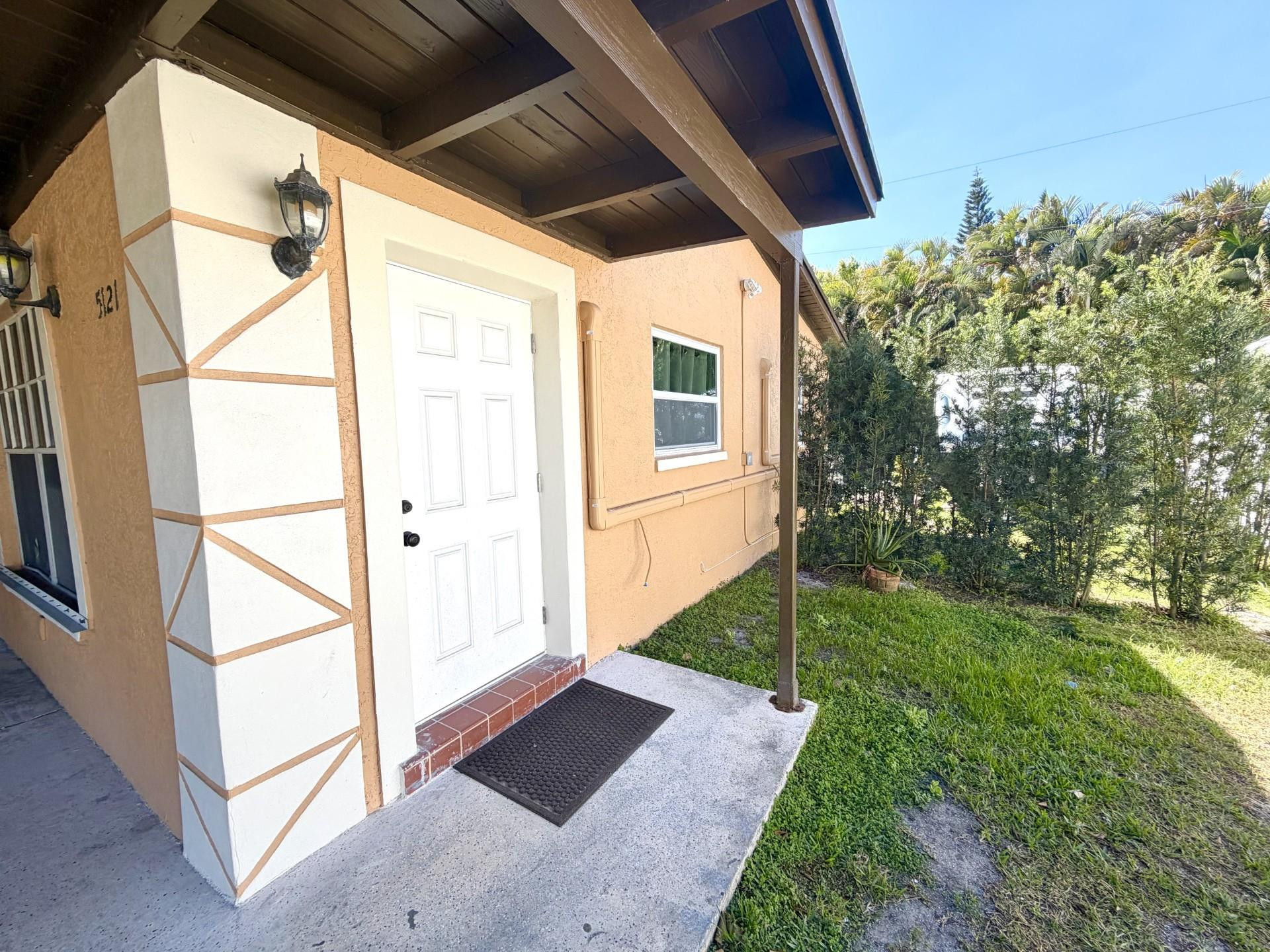 Broward Gardens 21-48 B - Residential Lease