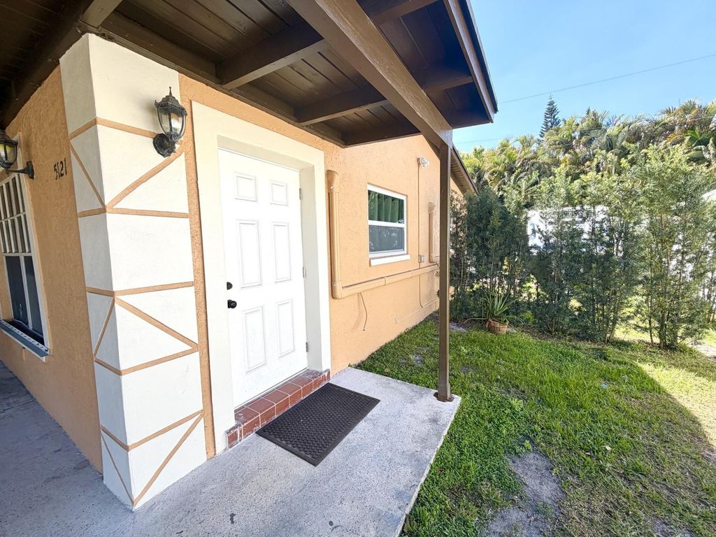 Photo of 5121 SW 40th Avenue, Dania Beach, FL 33314 (MLS # F10554732)