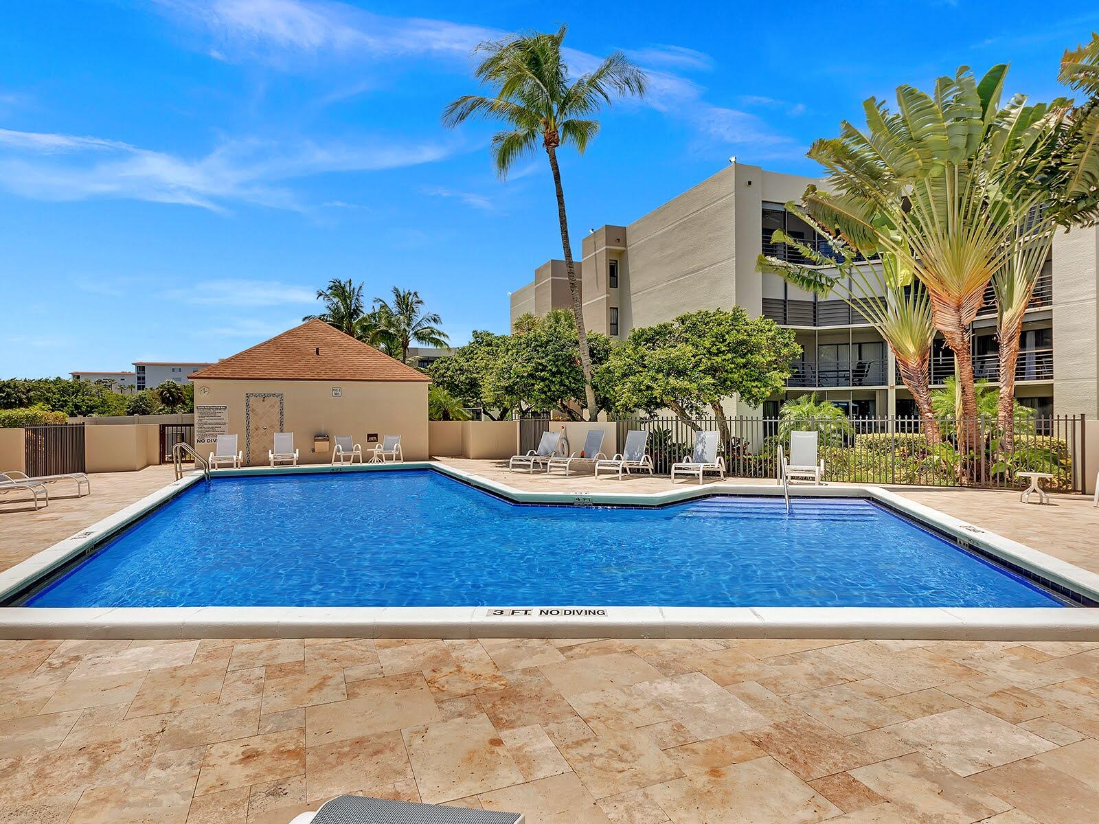 5851 Camino Del Sol 402